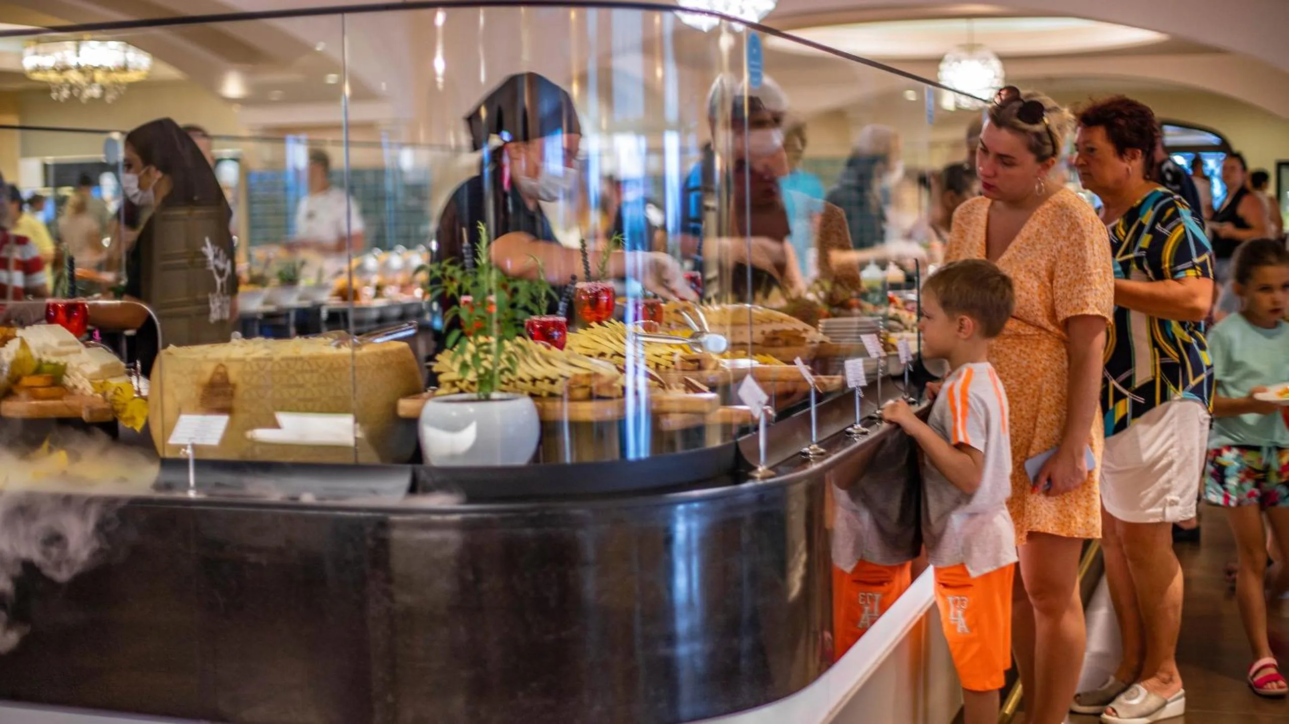 Restaurant/places to eat in Starlight Resort Hotel