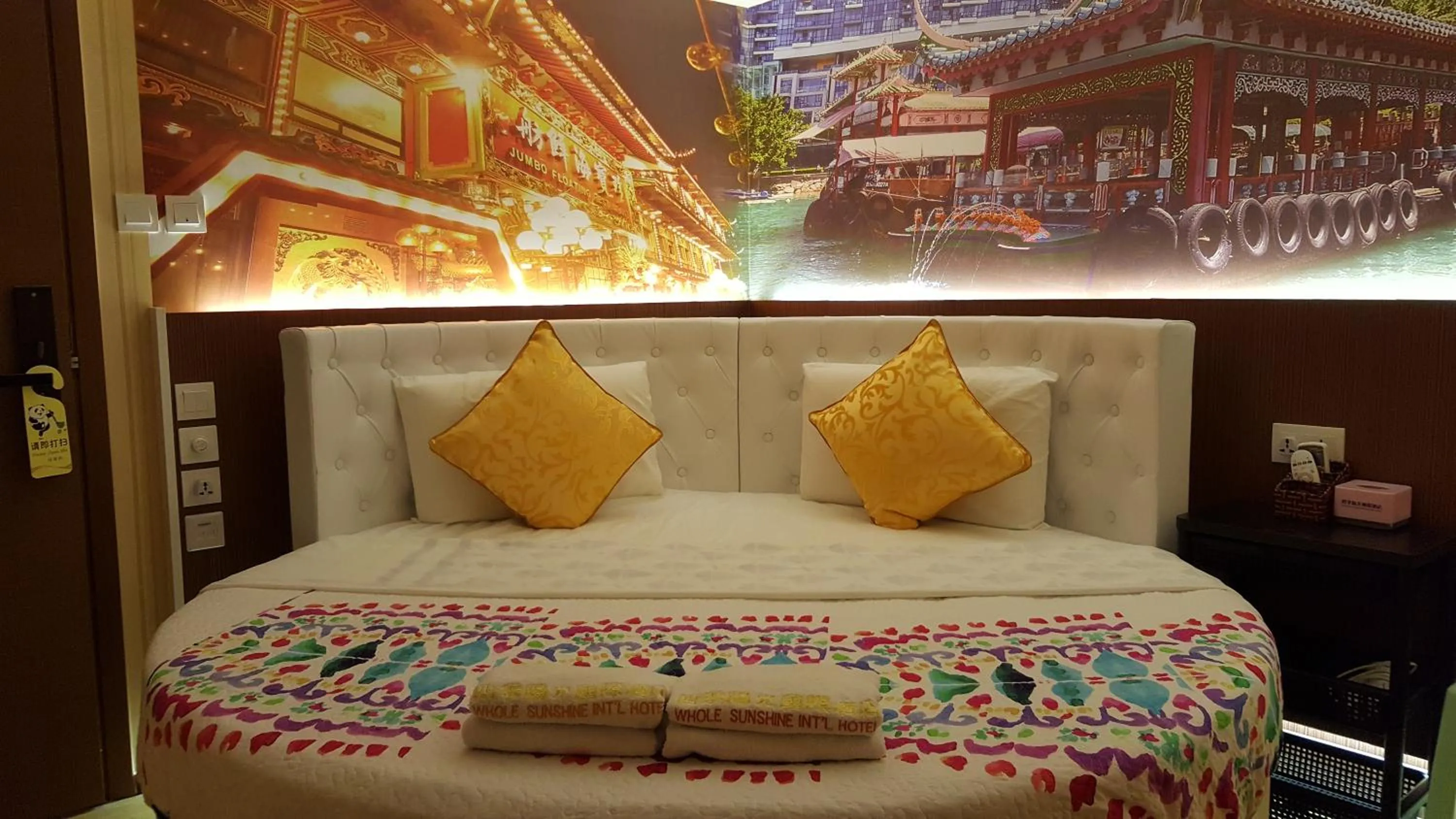 Bed in Whole Sunshine International Guest House