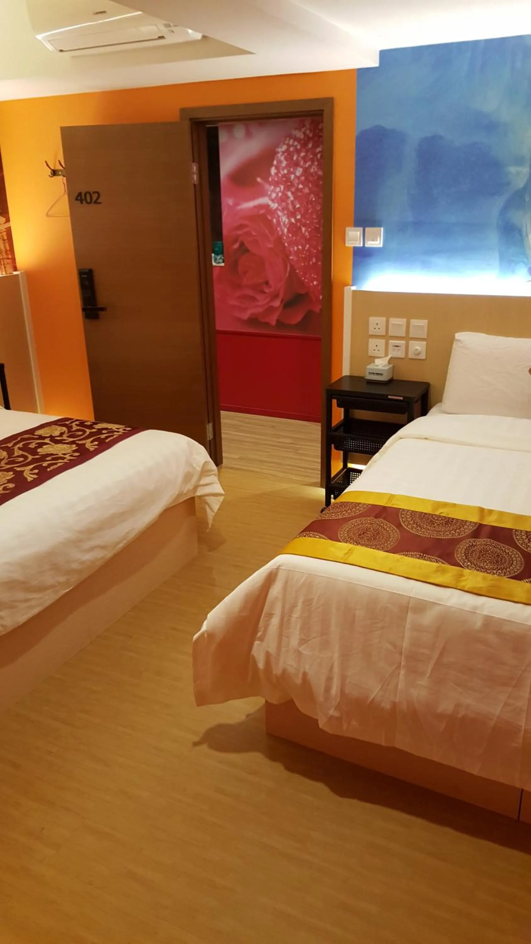 Bed in Whole Sunshine International Guest House