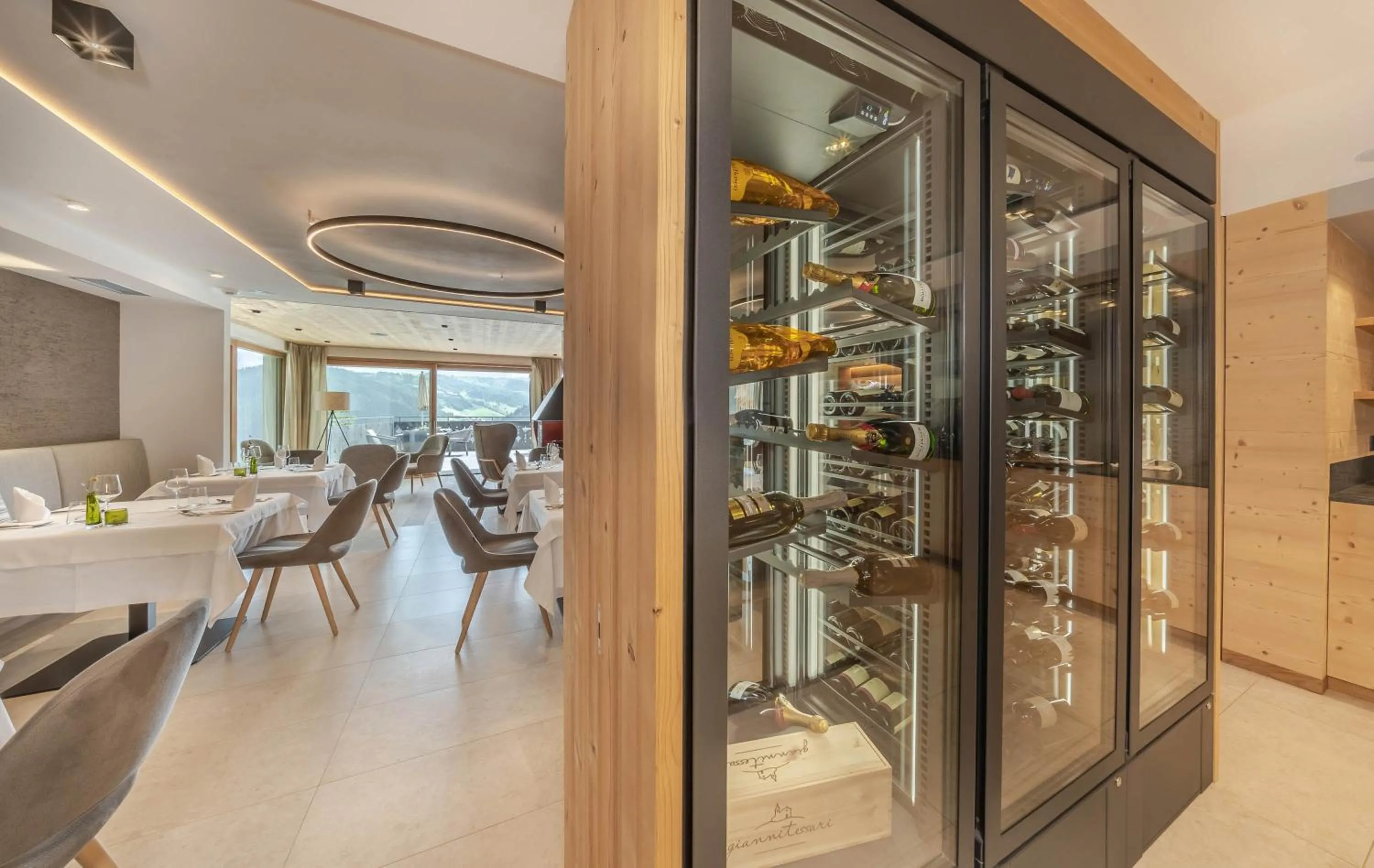 Restaurant/places to eat in Nature Hotel Delta