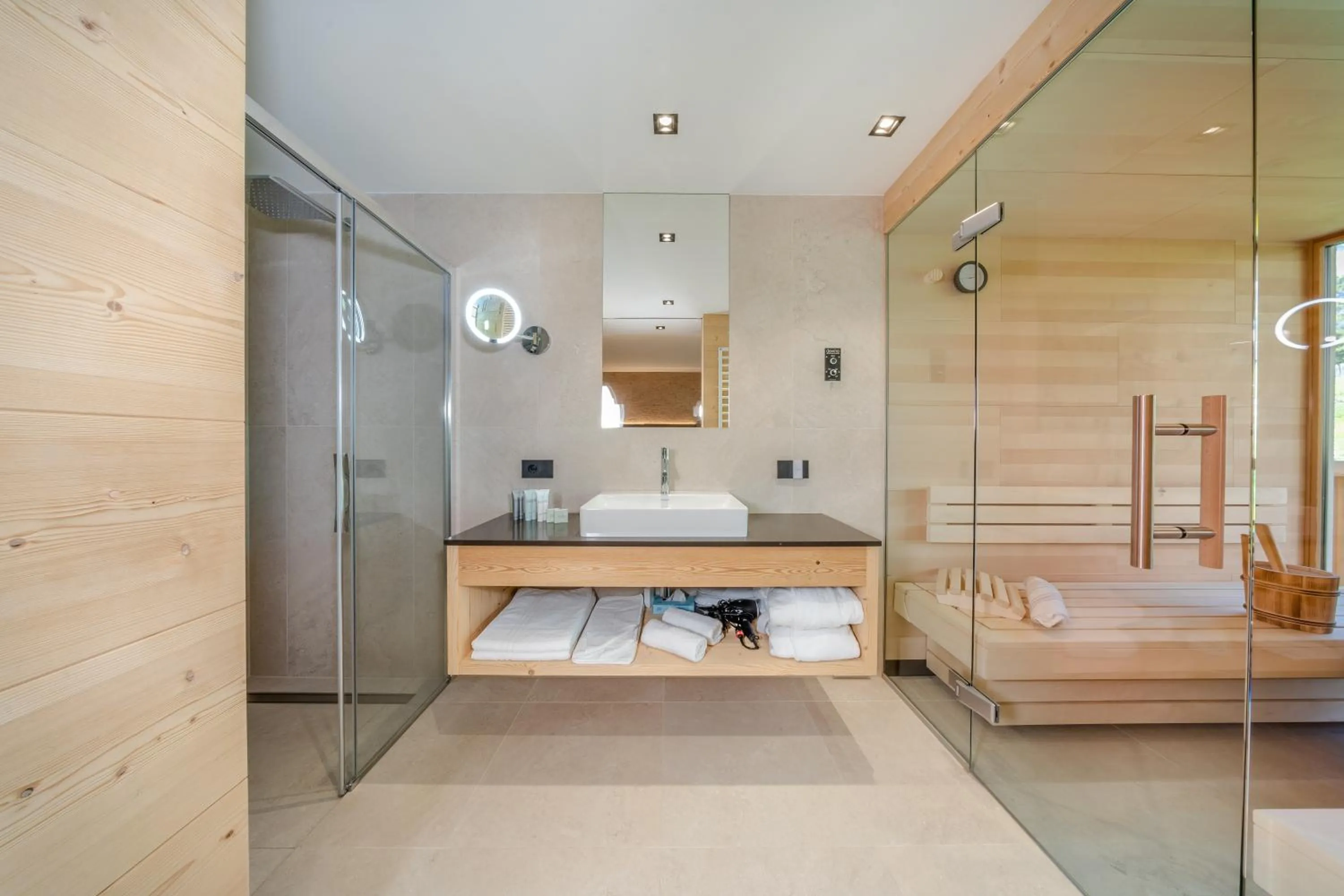Shower, Bed in Nature Hotel Delta