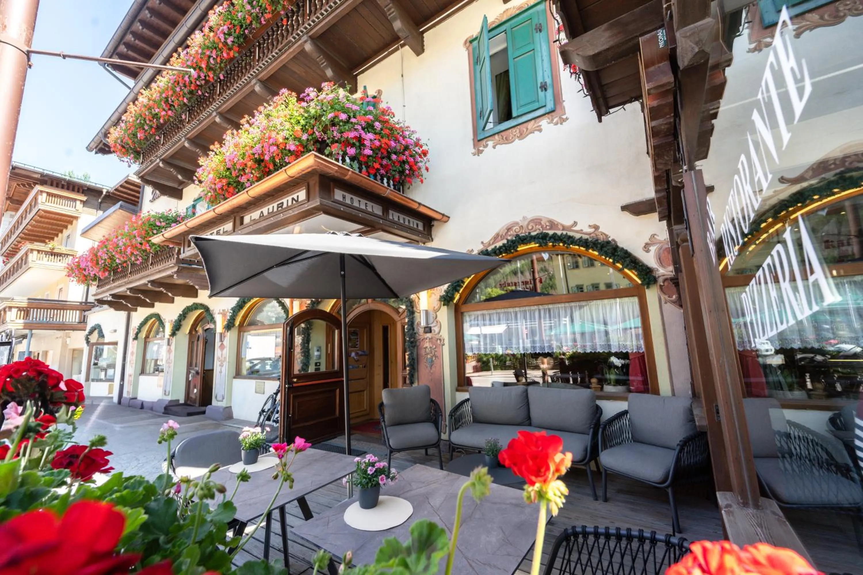 Restaurant/places to eat in Hotel Laurin