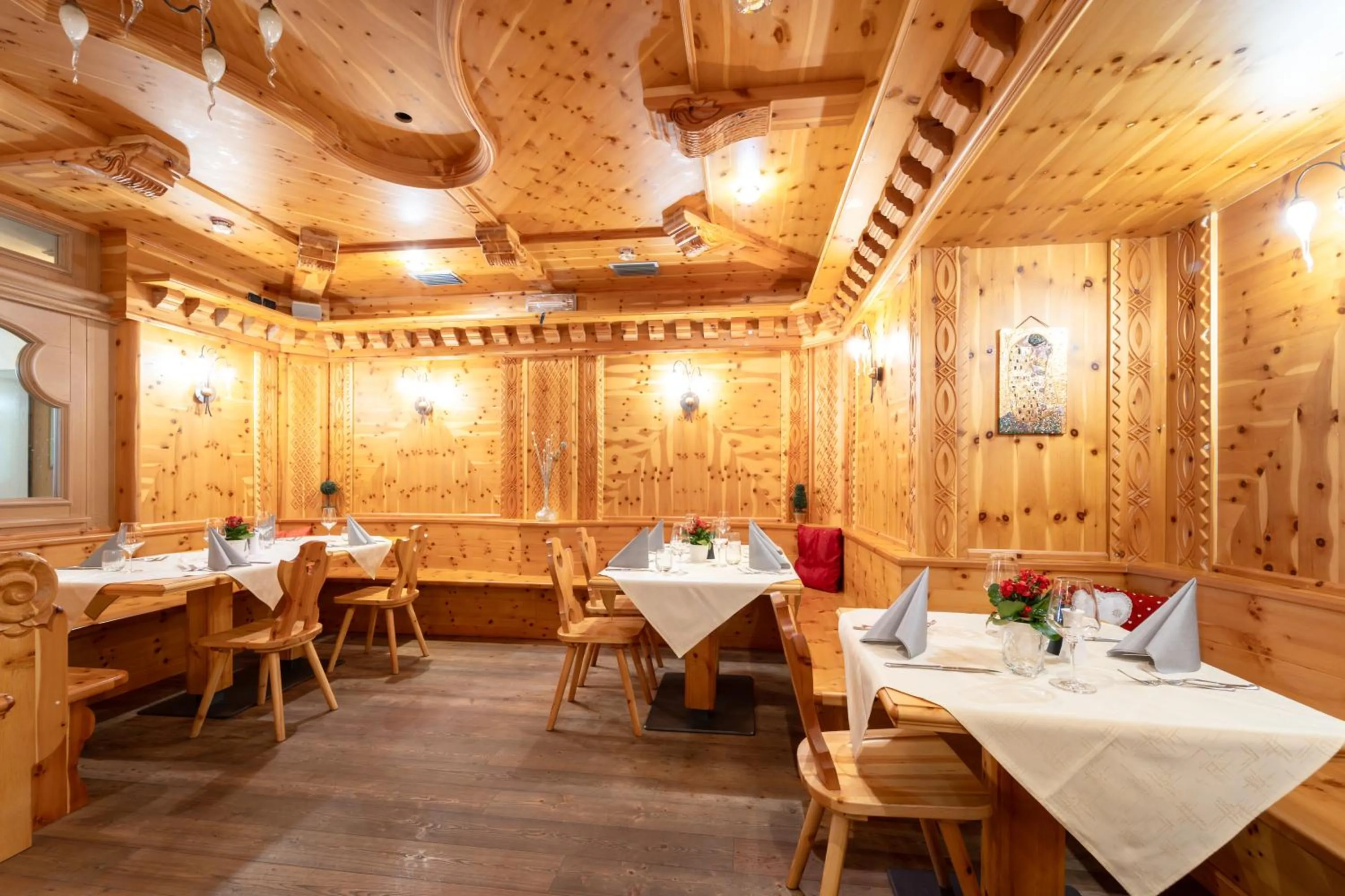 Restaurant/places to eat in Hotel Laurin