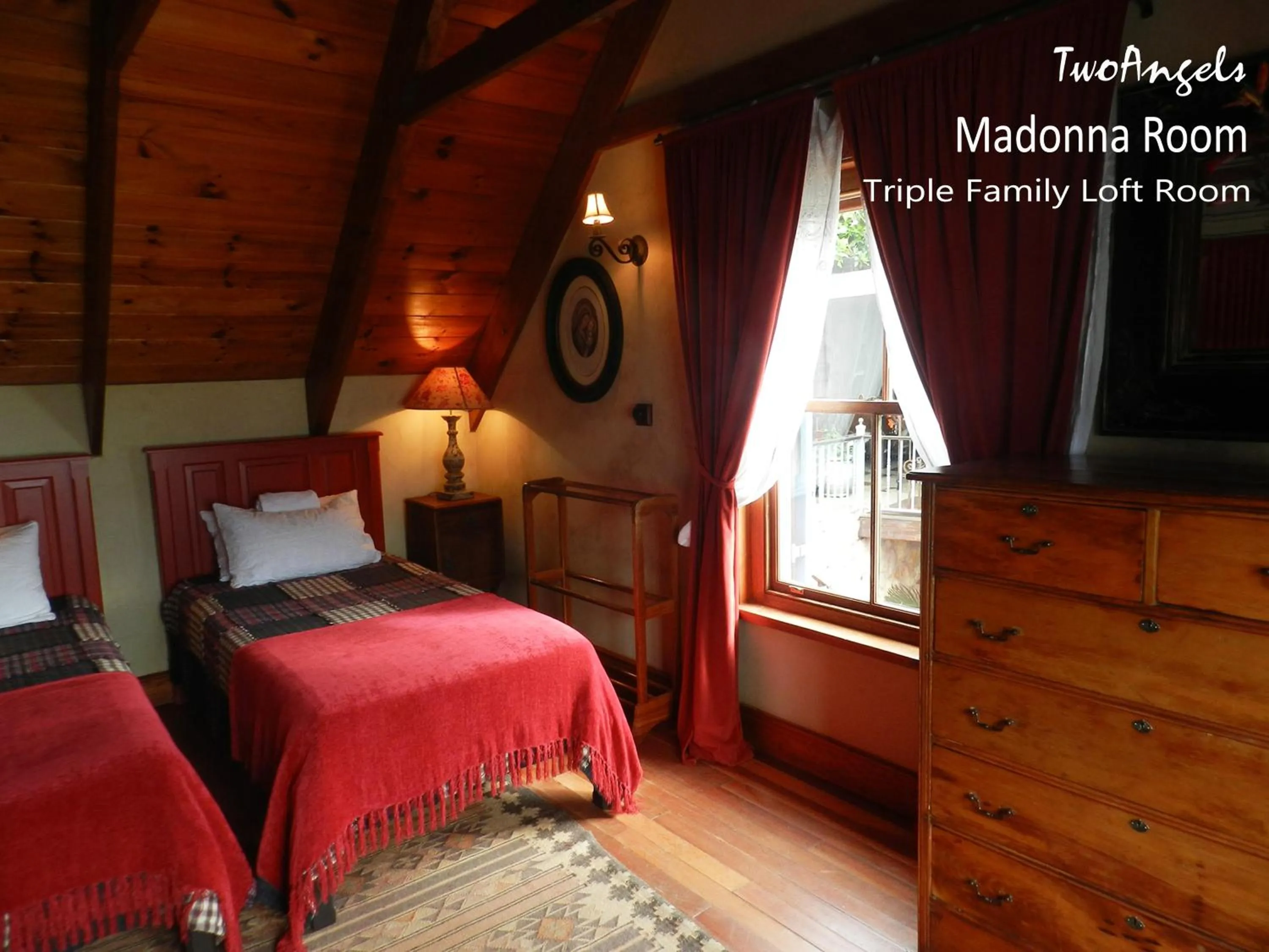 Photo of the whole room, Bed in TwoAngels