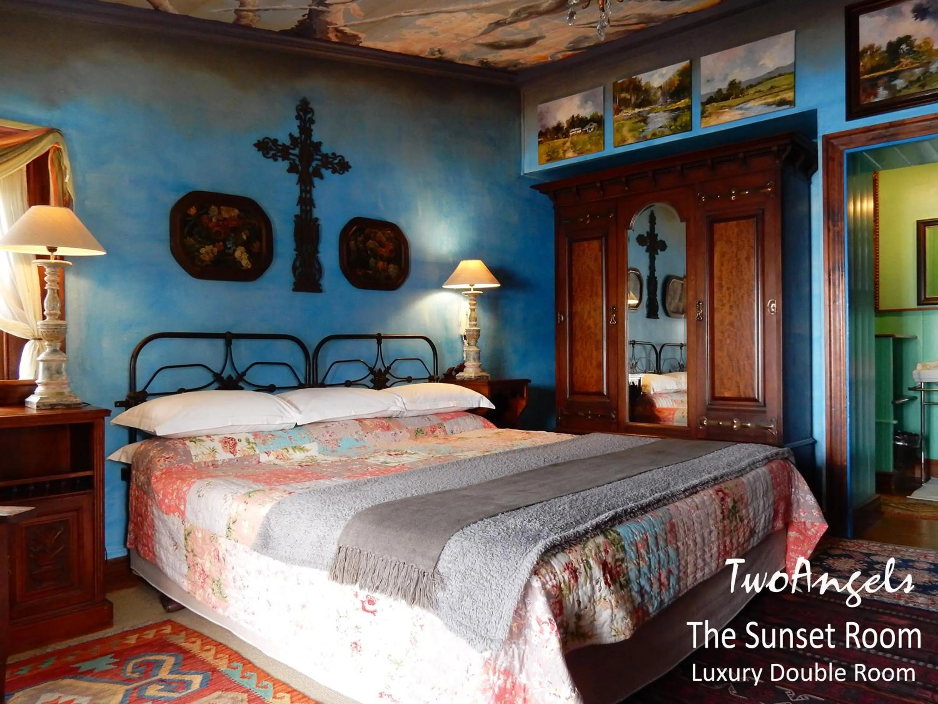 Photo of the whole room, Bed in TwoAngels