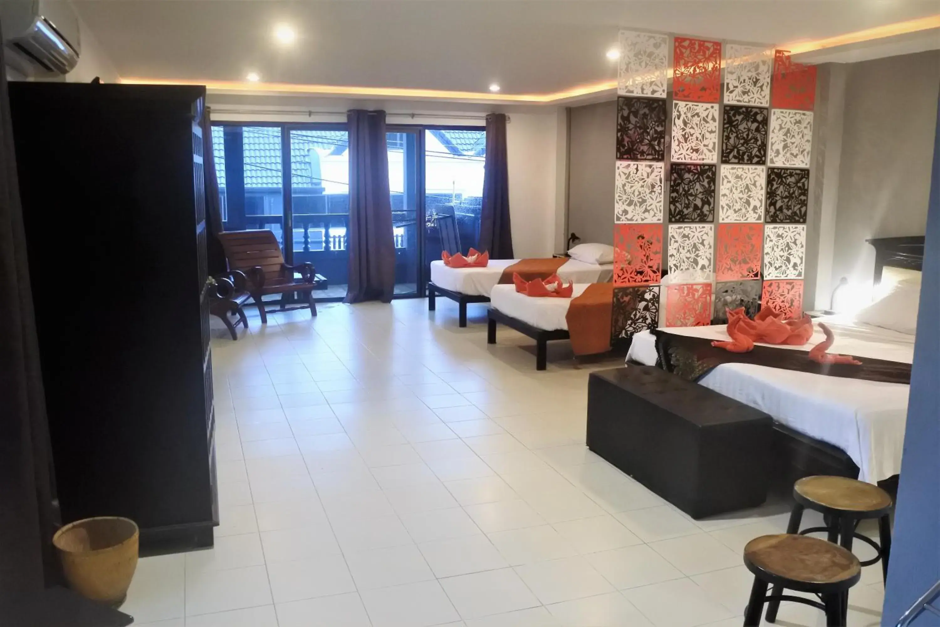 Deluxe Quadruple Room in Hi Karon Beach Deluxe Quadruple Room in Hi Karon Beach