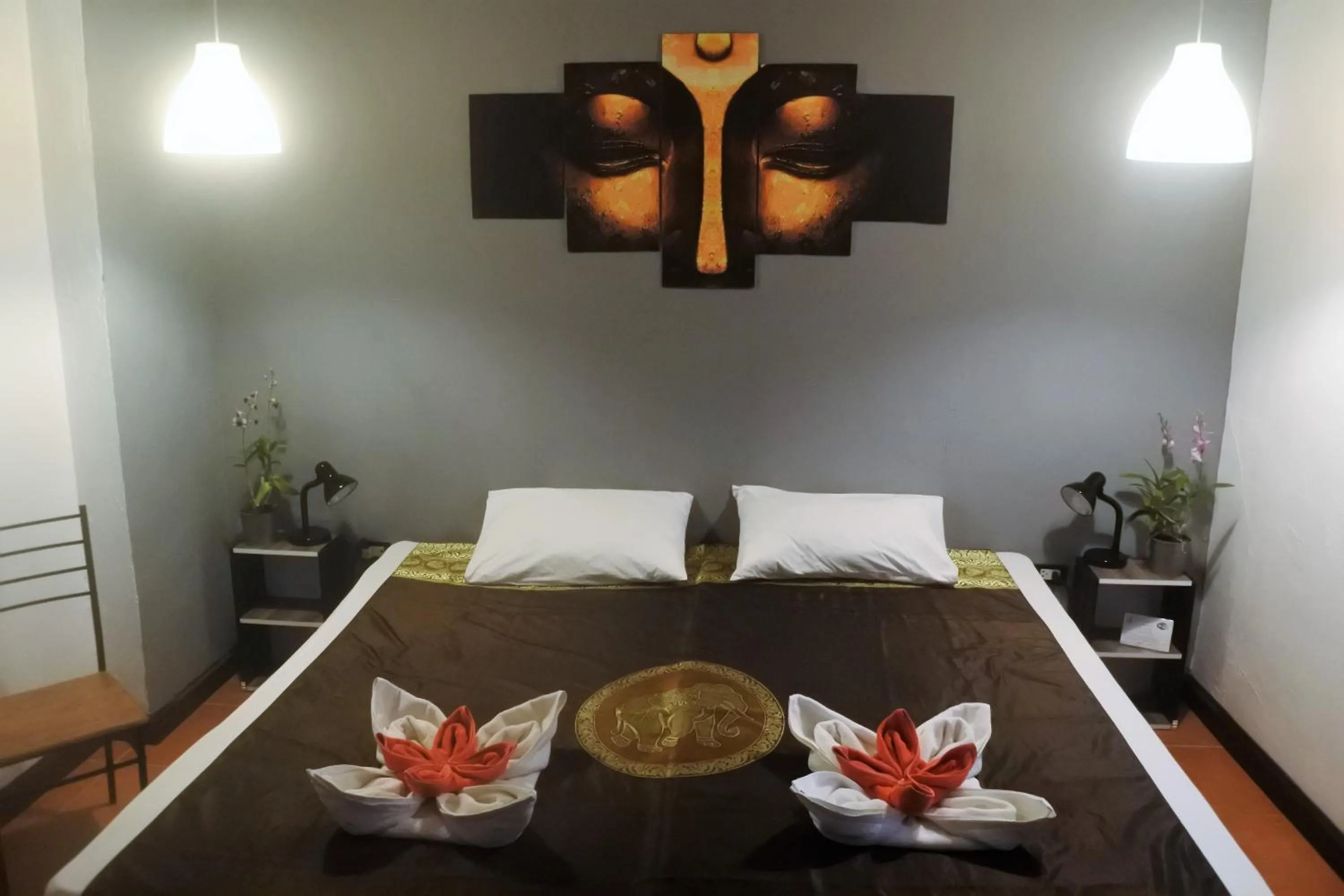 Photo of the whole room, Bed in Hi Karon Beach