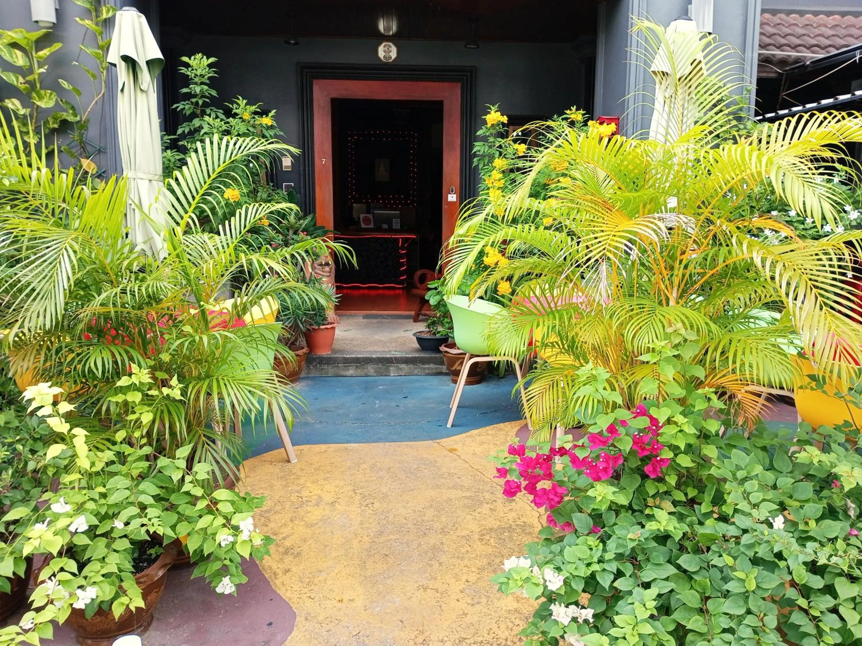 Facade/entrance in Hi Karon Beach