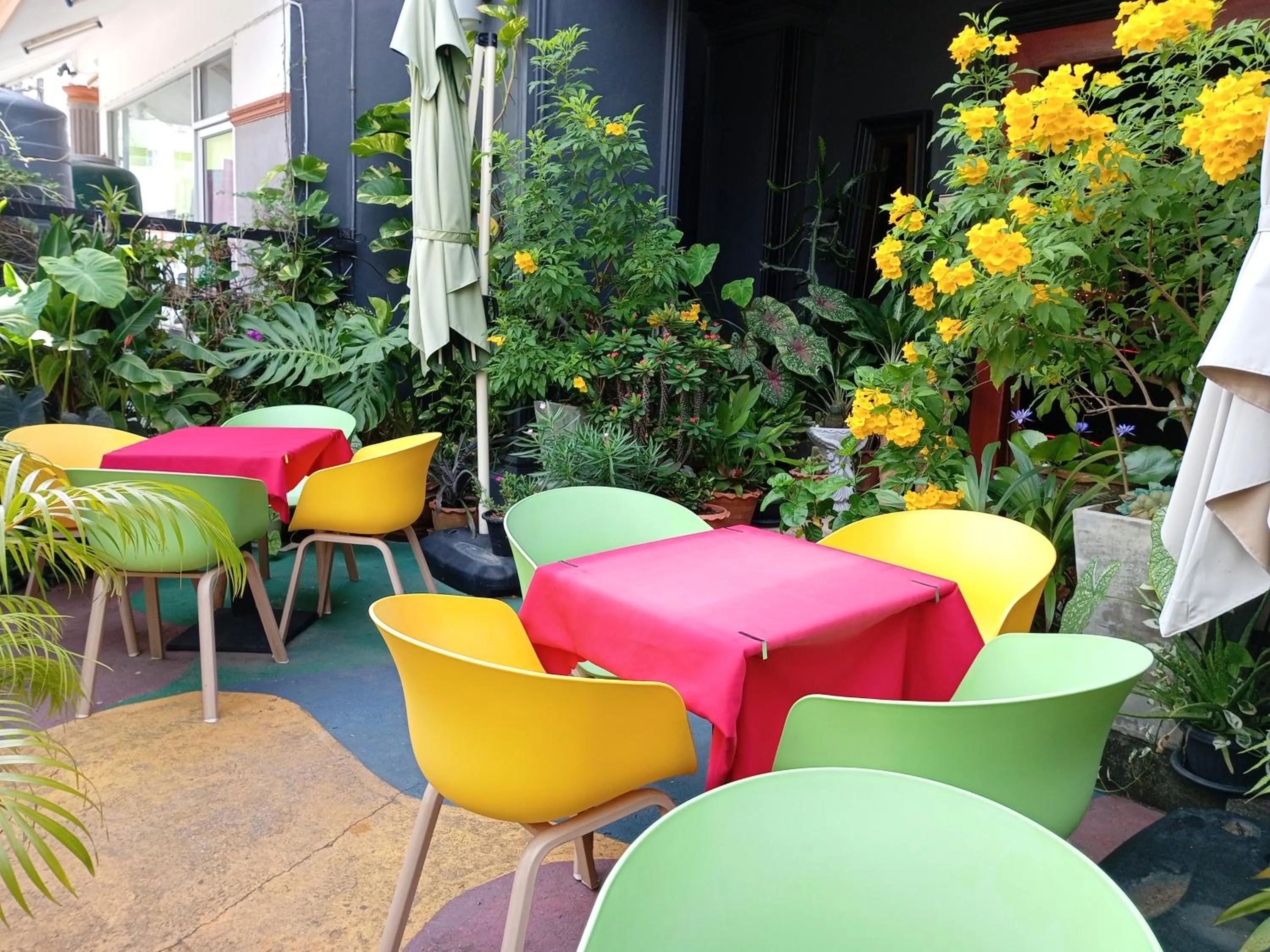 Patio in Hi Karon Beach