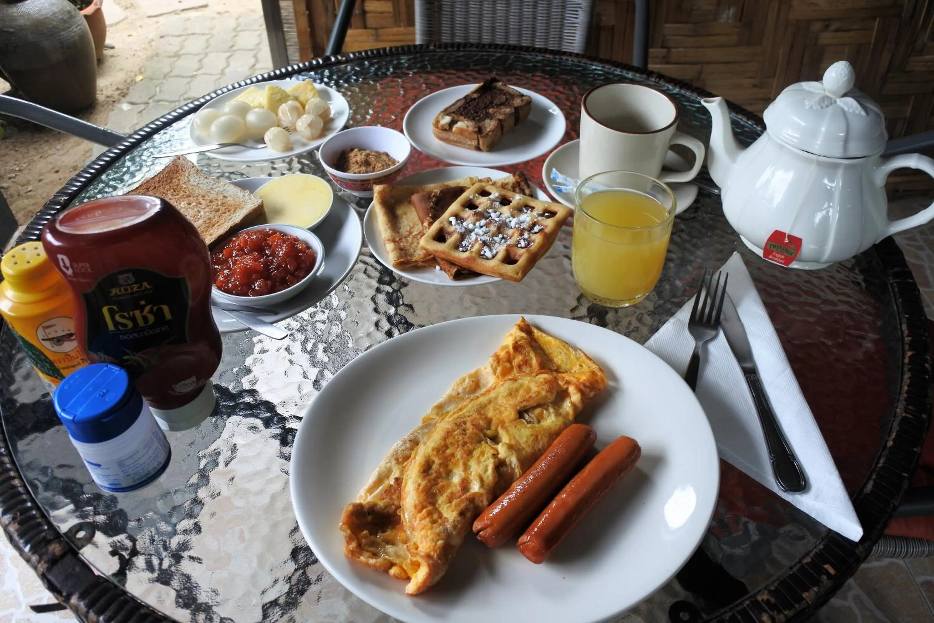 Breakfast in Hi Karon Beach