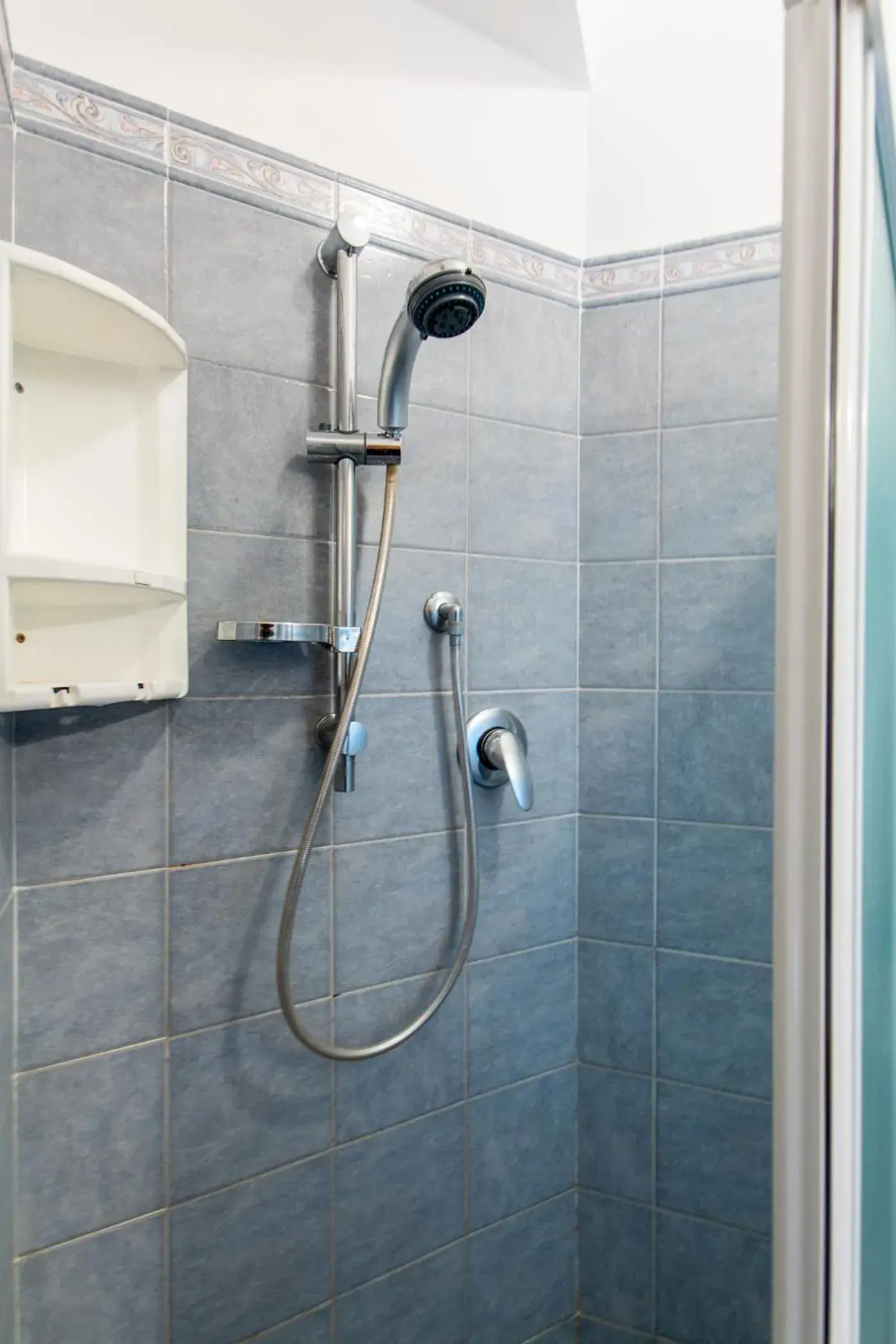 Shower, Bathroom in Hotel Raffaello