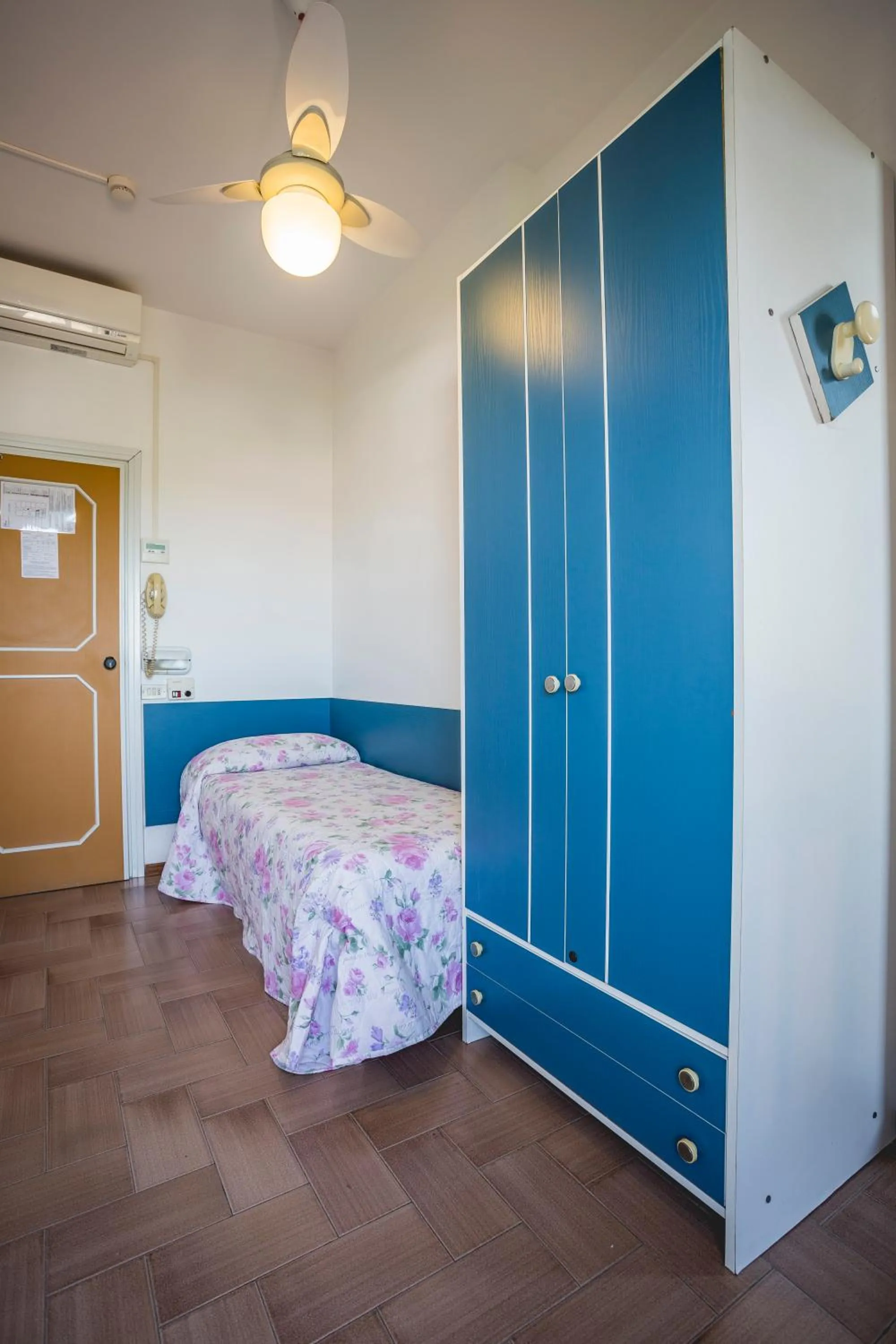 TV and multimedia, Bed in Hotel Raffaello