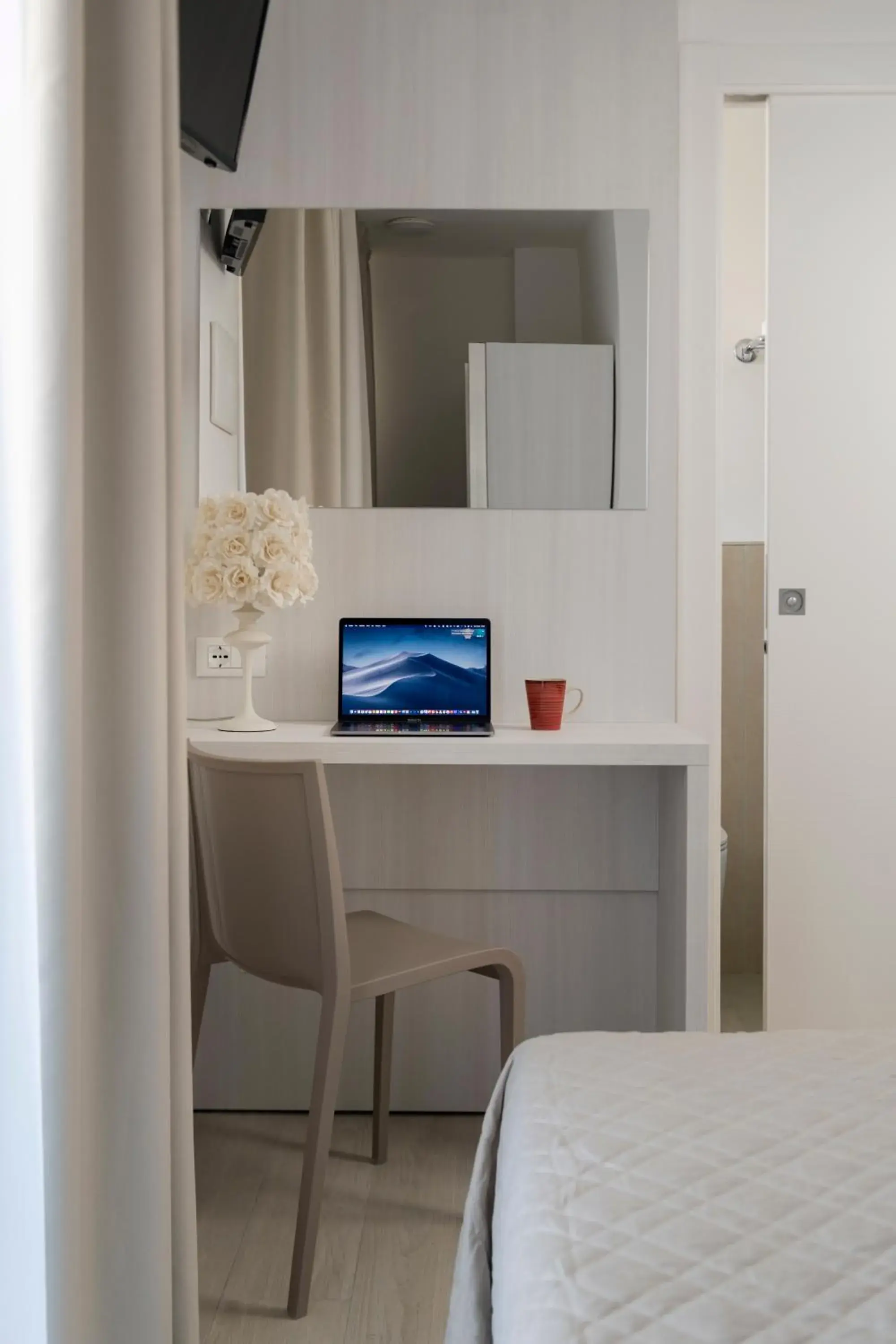 TV and multimedia, TV/Entertainment Center in Hotel Raffaello