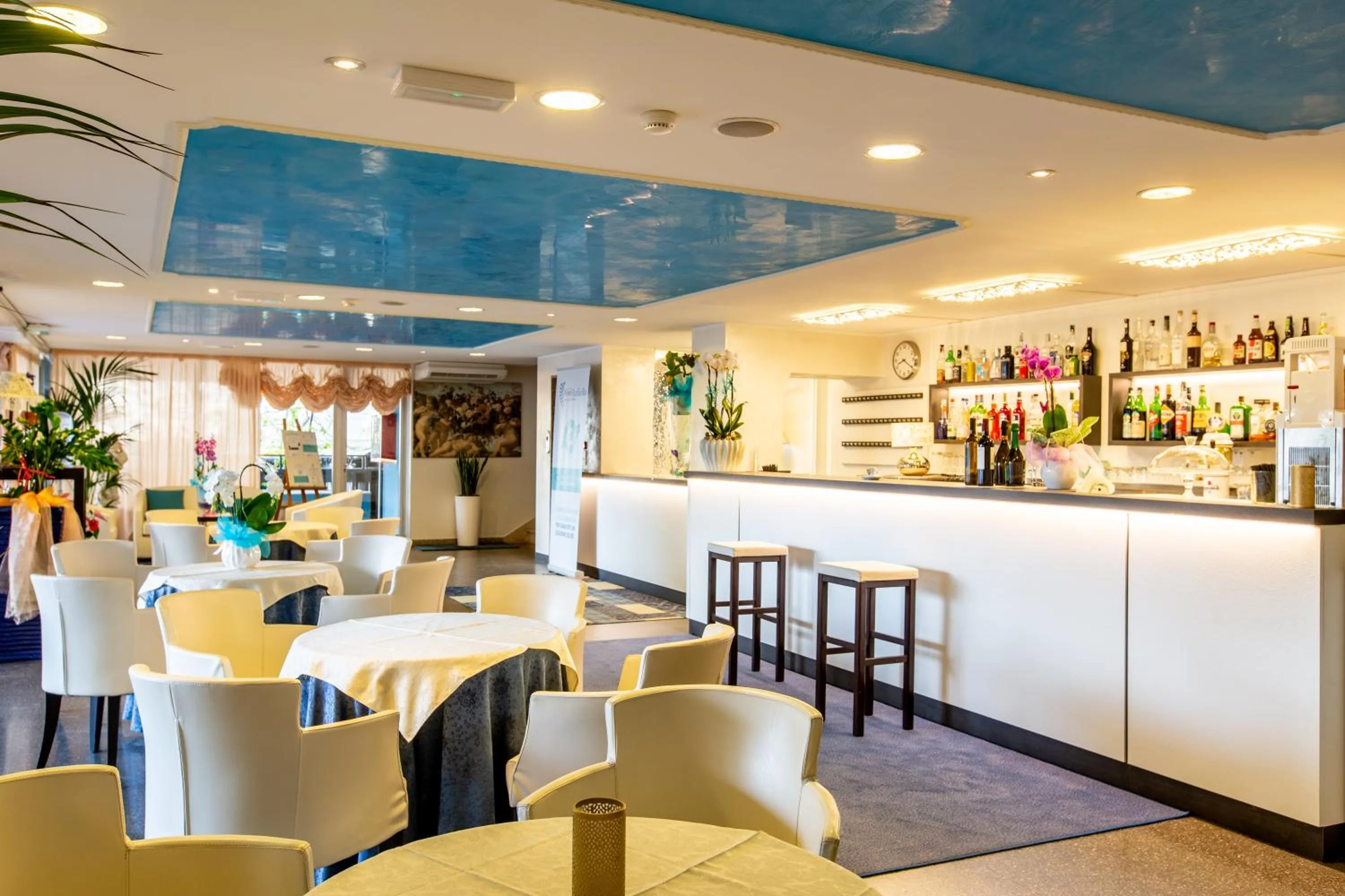 Lounge or bar in Hotel Raffaello