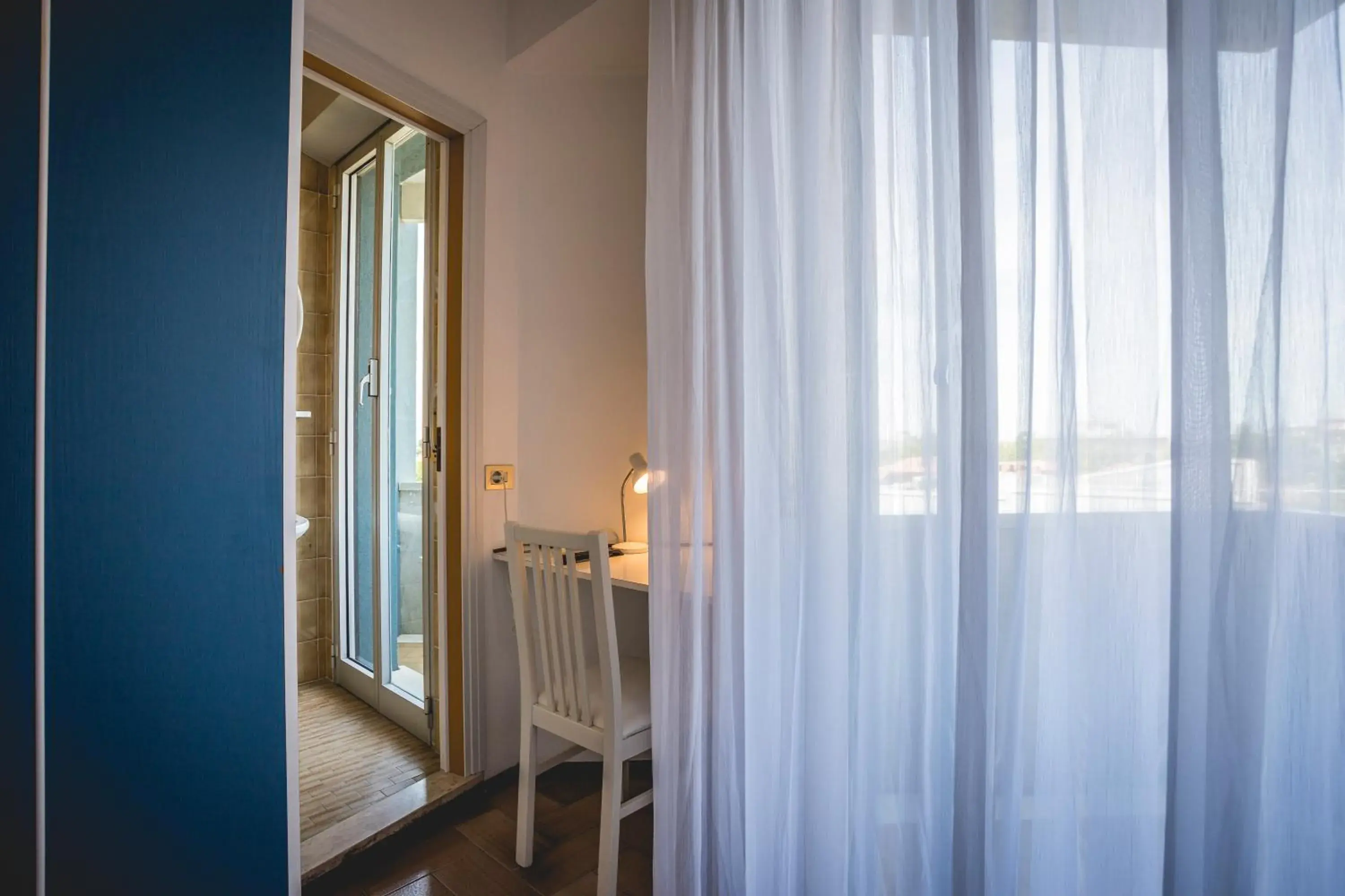 Bathroom, TV/Entertainment Center in Hotel Raffaello