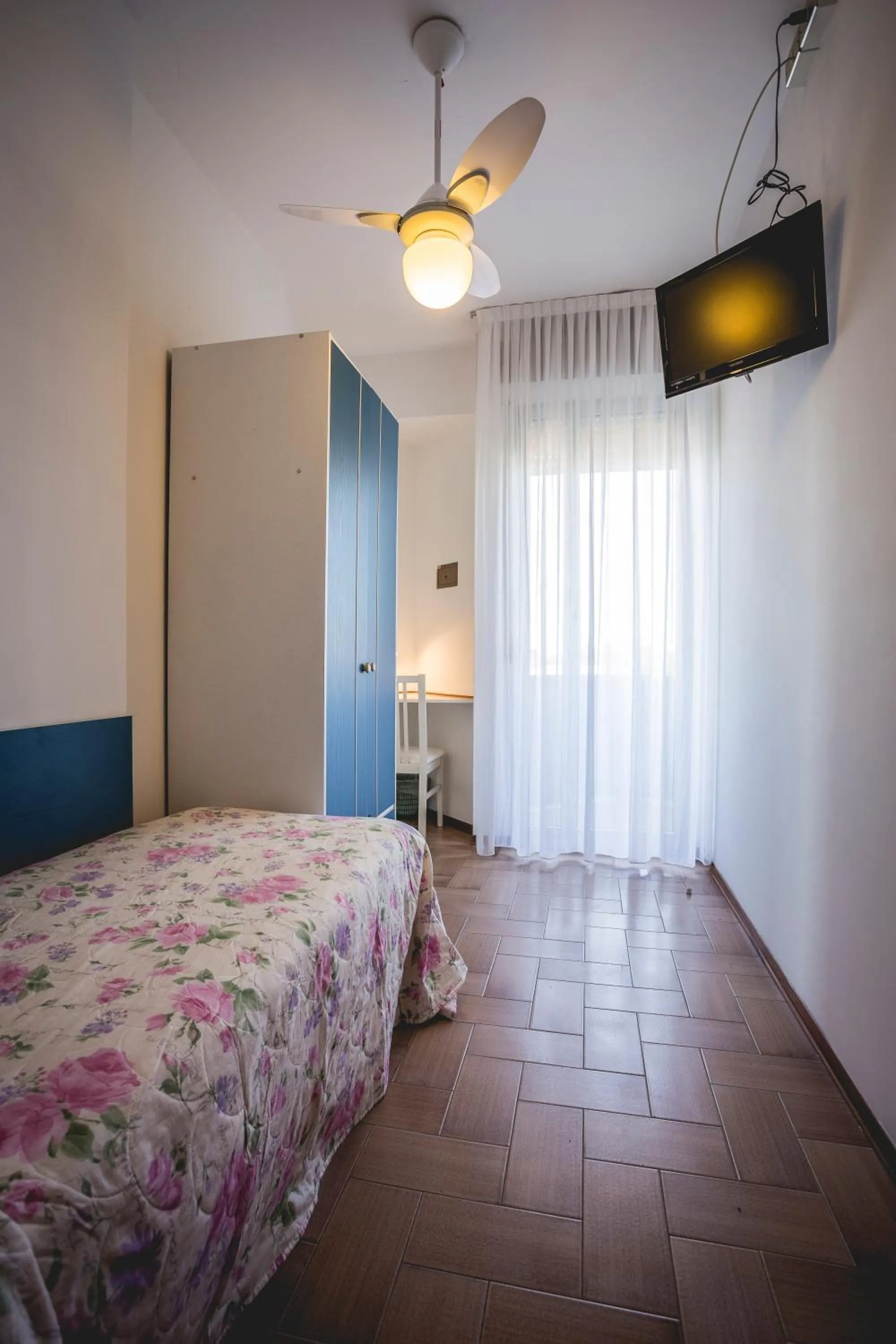 TV and multimedia, Bed in Hotel Raffaello