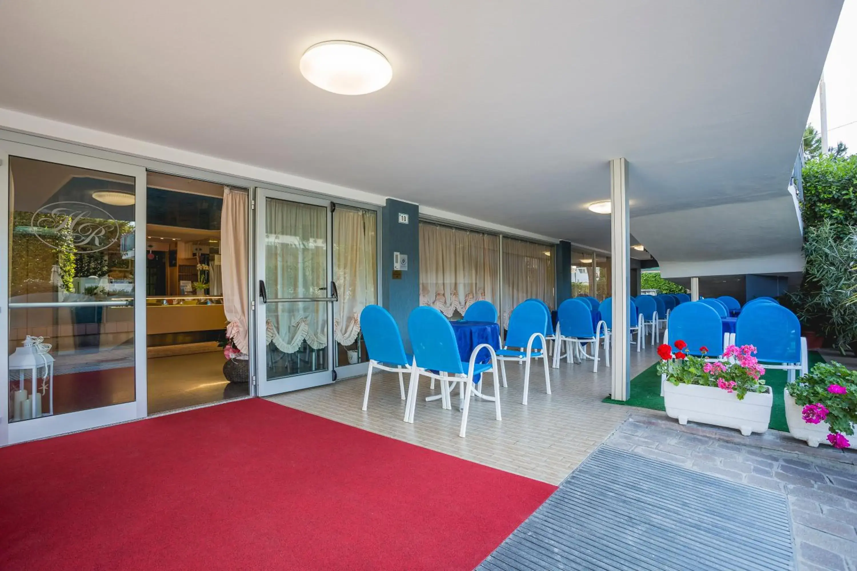 Patio, Banquet Facilities in Hotel Raffaello