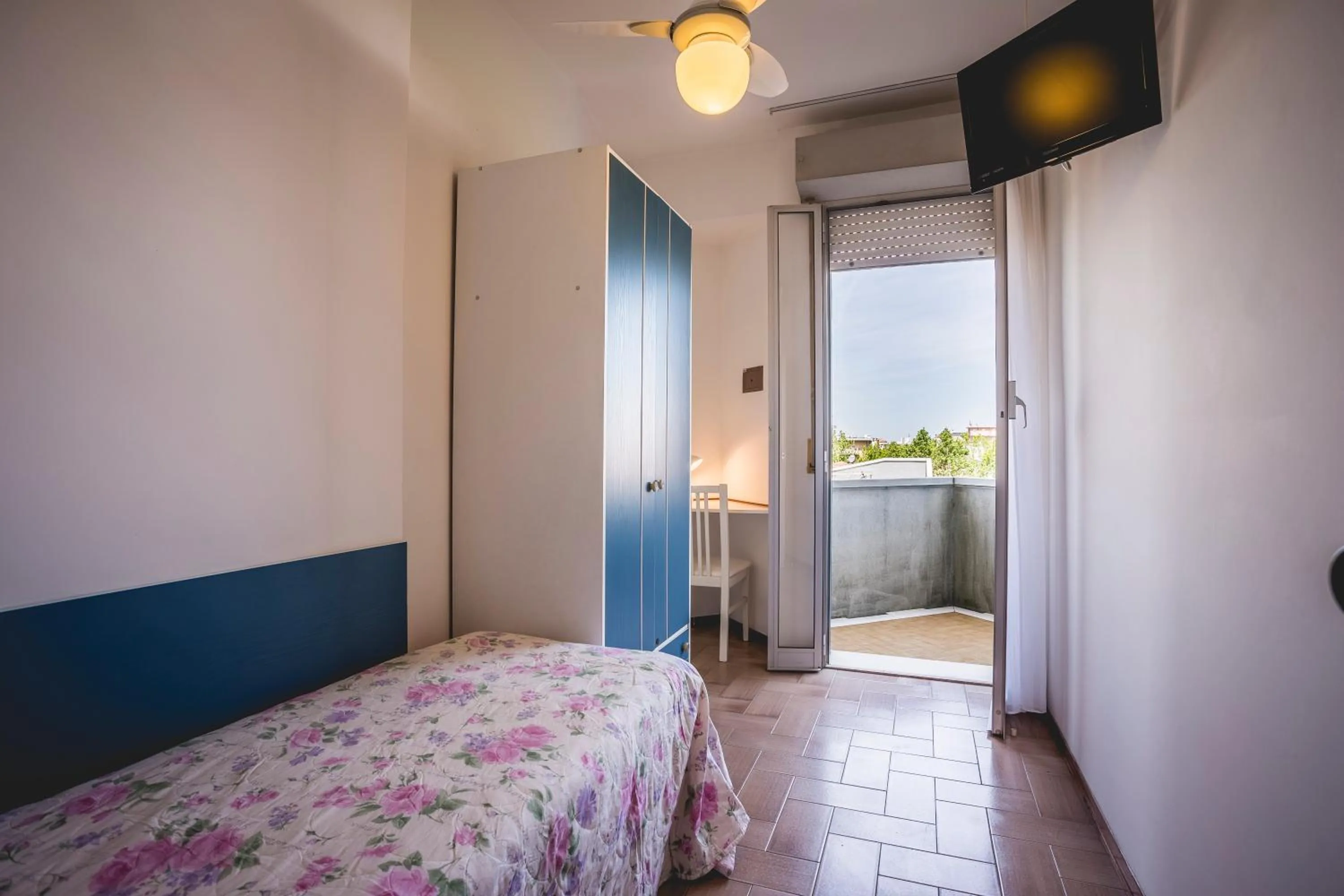 TV and multimedia, Bed in Hotel Raffaello