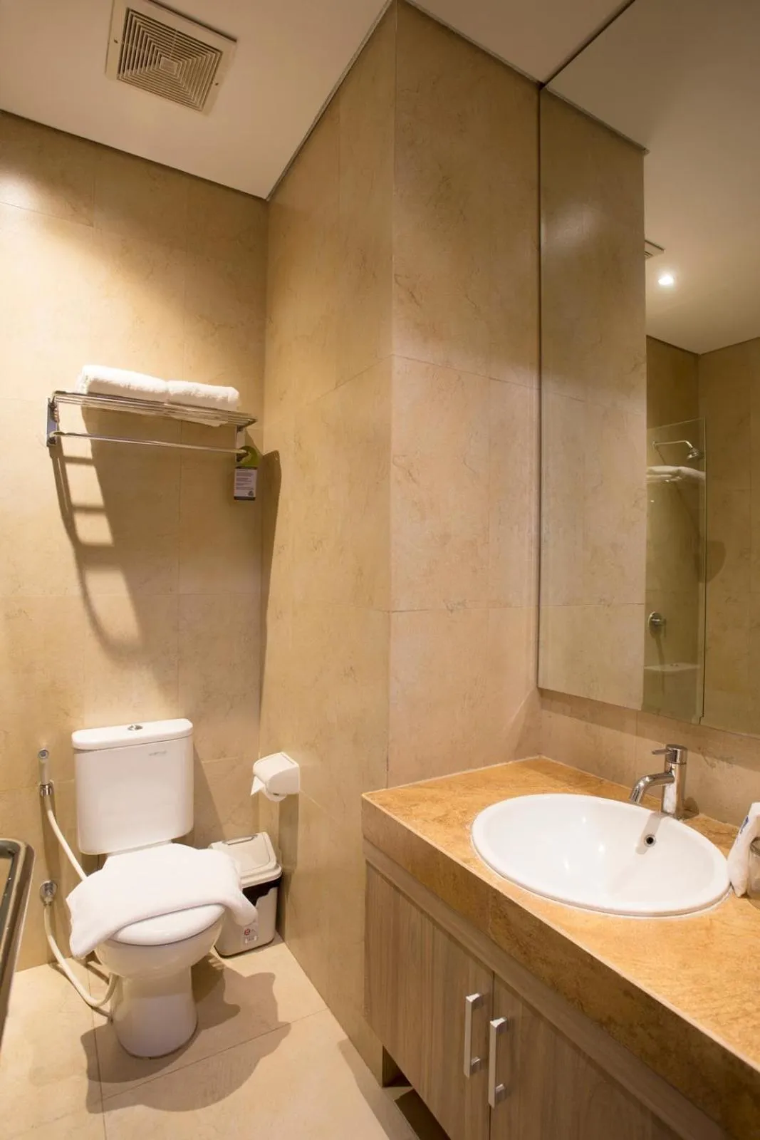 Toilet in Kapal Garden Hotel at Rekreasi Sengkaling