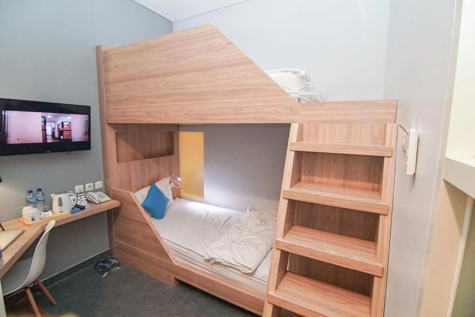 Bedroom, Bed in Kapal Garden Hotel at Rekreasi Sengkaling