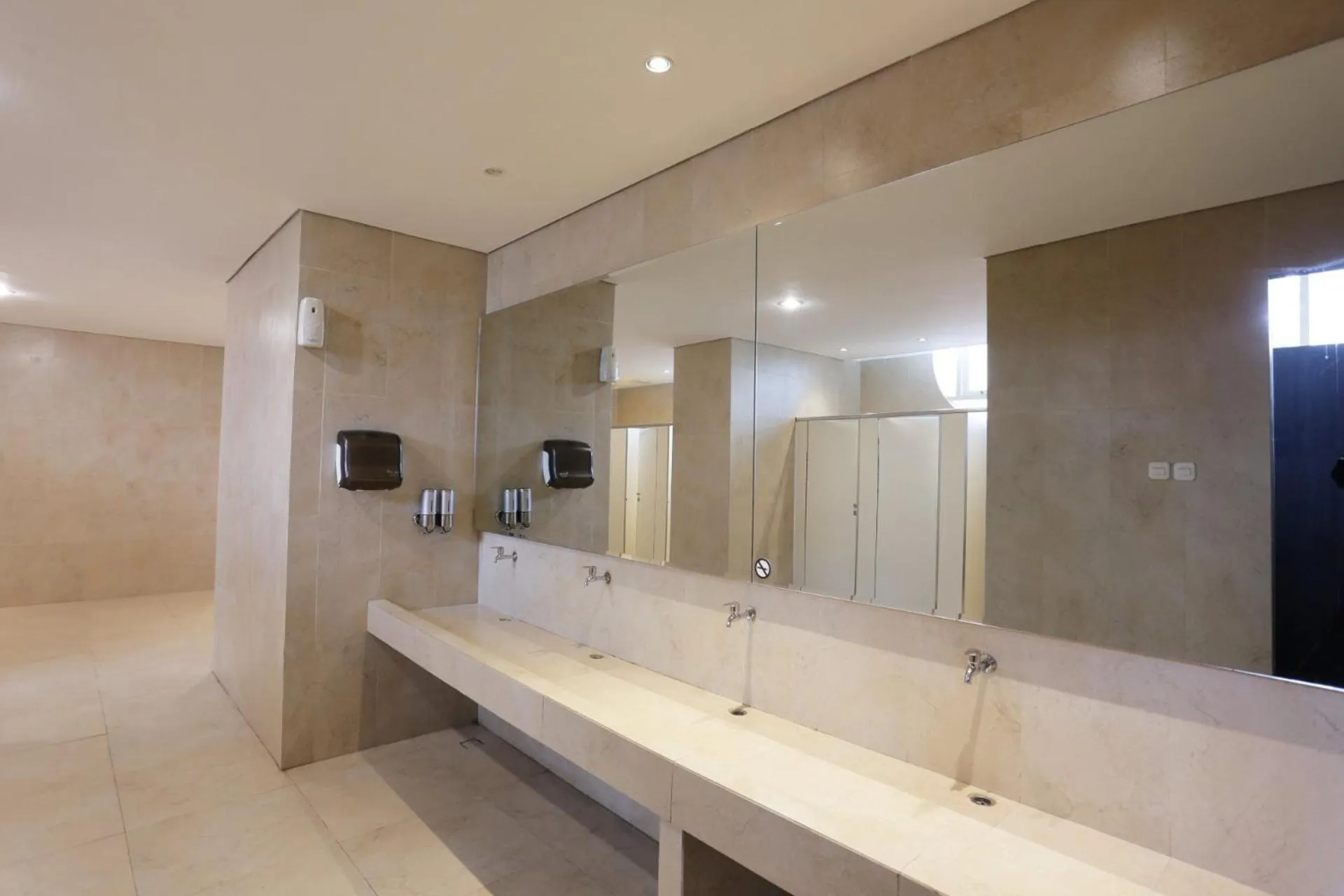 Bathroom in Kapal Garden Hotel at Rekreasi Sengkaling