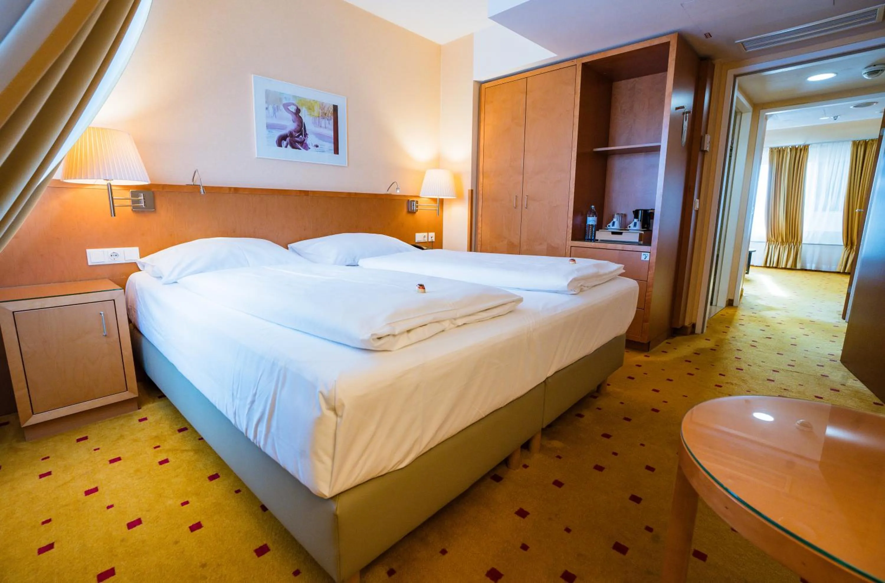 Photo of the whole room, Bed in Ibercity Wien Schönbrunn