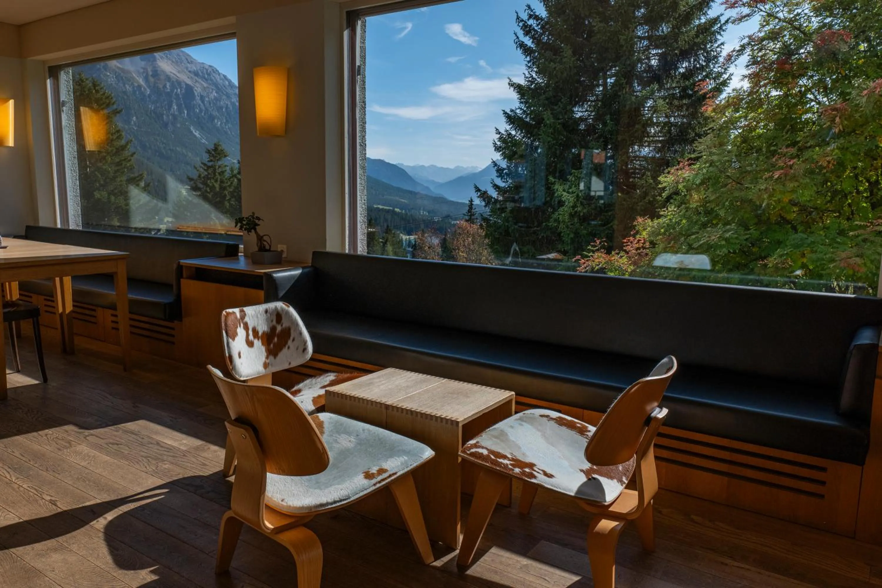 Communal lounge/ TV room in Valbella-Lenzerheide Youth Hostel