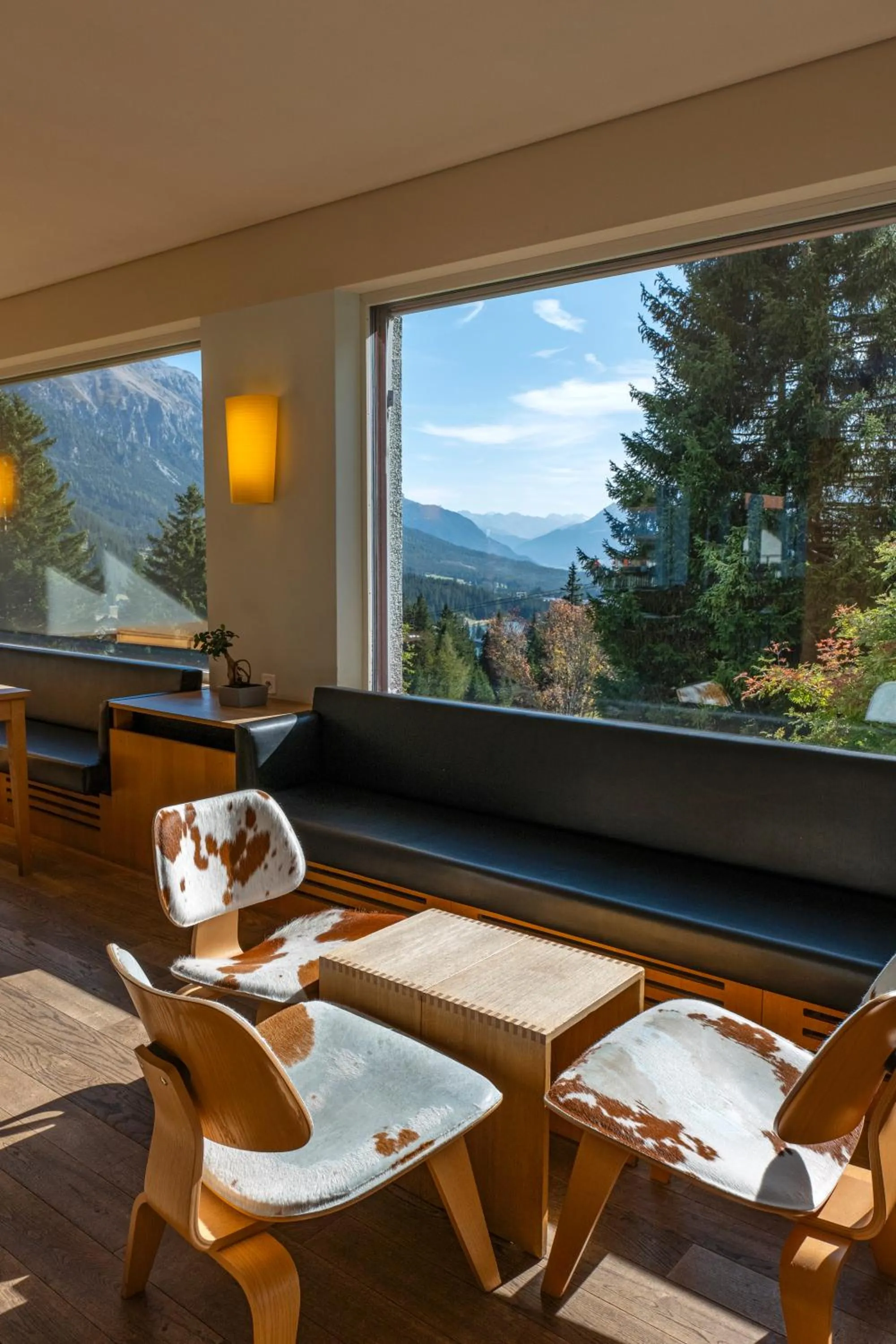 Communal lounge/ TV room in Valbella-Lenzerheide Youth Hostel
