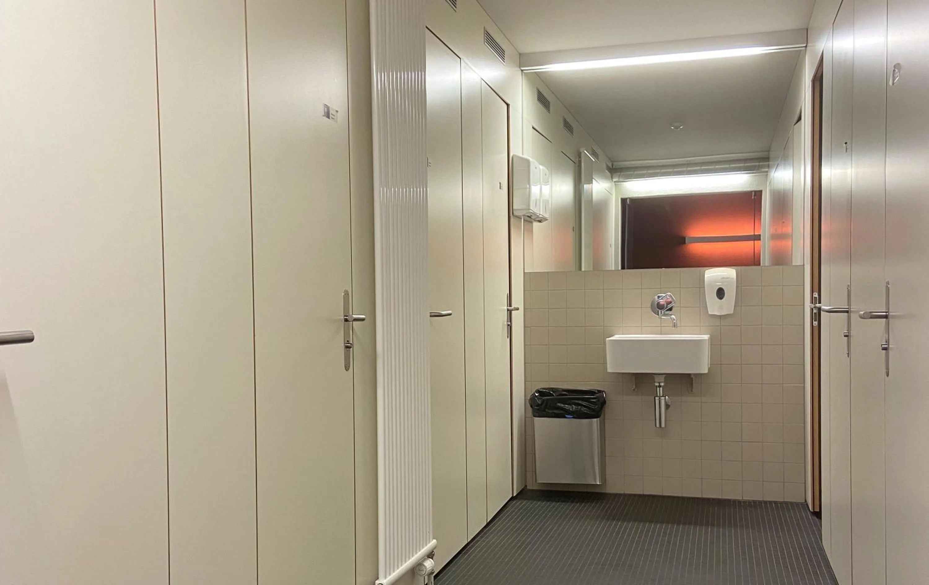 Bathroom in Valbella-Lenzerheide Youth Hostel