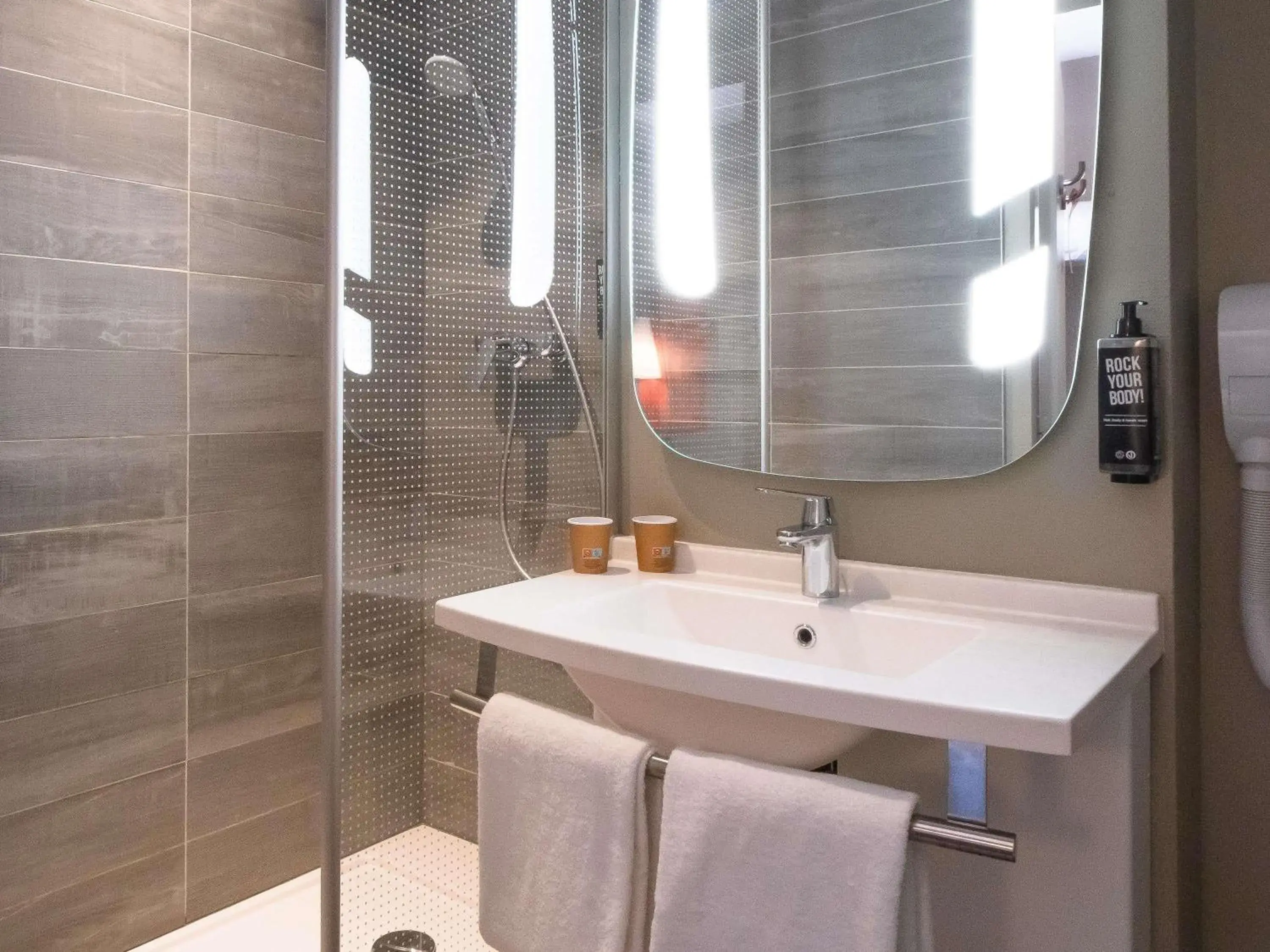 Bedroom in ibis Montauban Bedroom in ibis Montauban