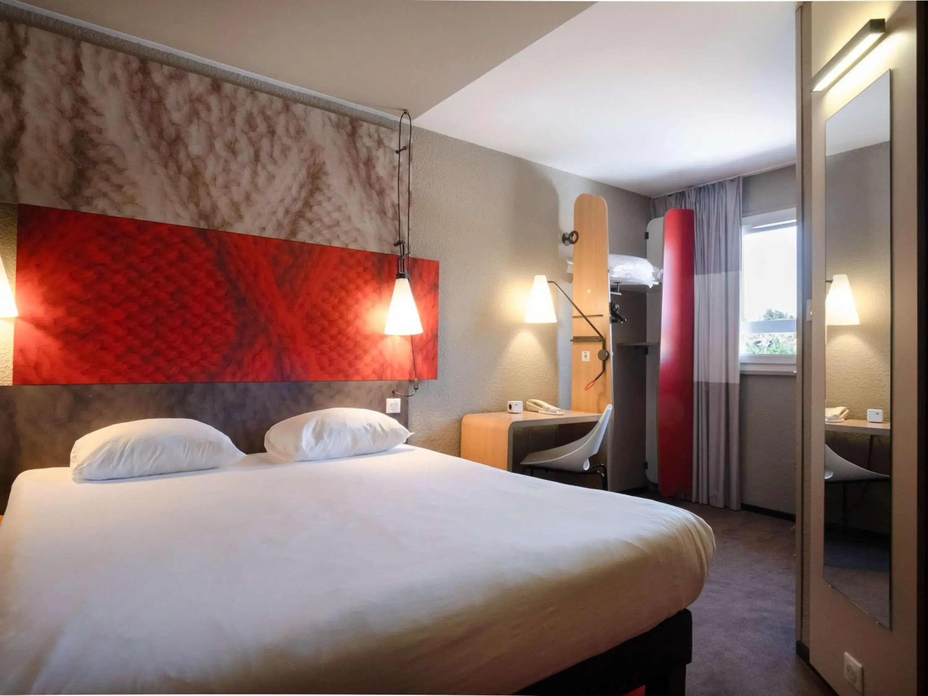 Bedroom, Bed in ibis Montauban Bedroom, Bed in ibis Montauban