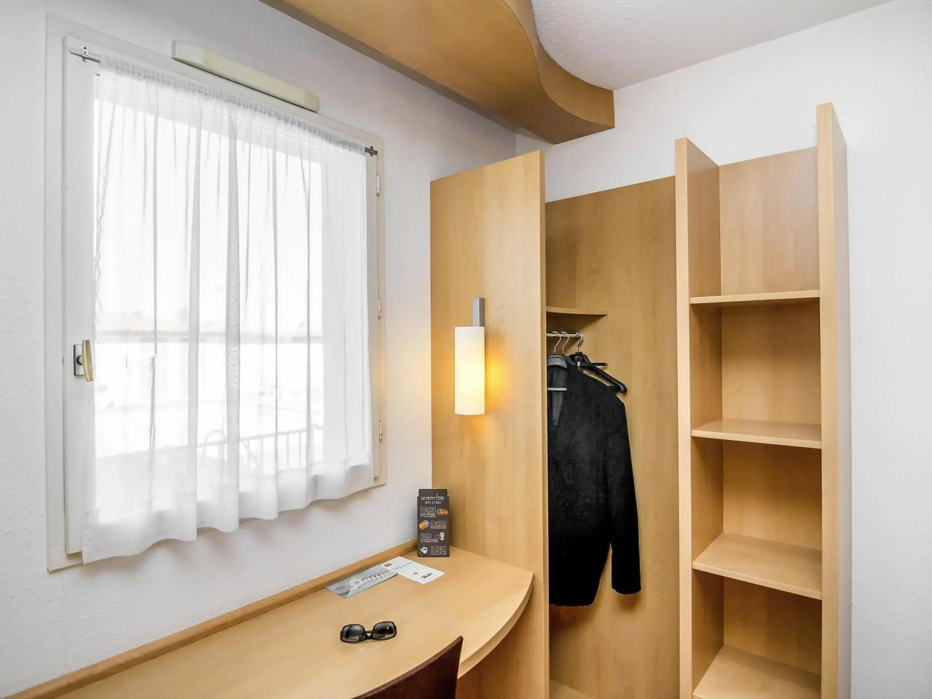 Bedroom in ibis Montauban Bedroom in ibis Montauban