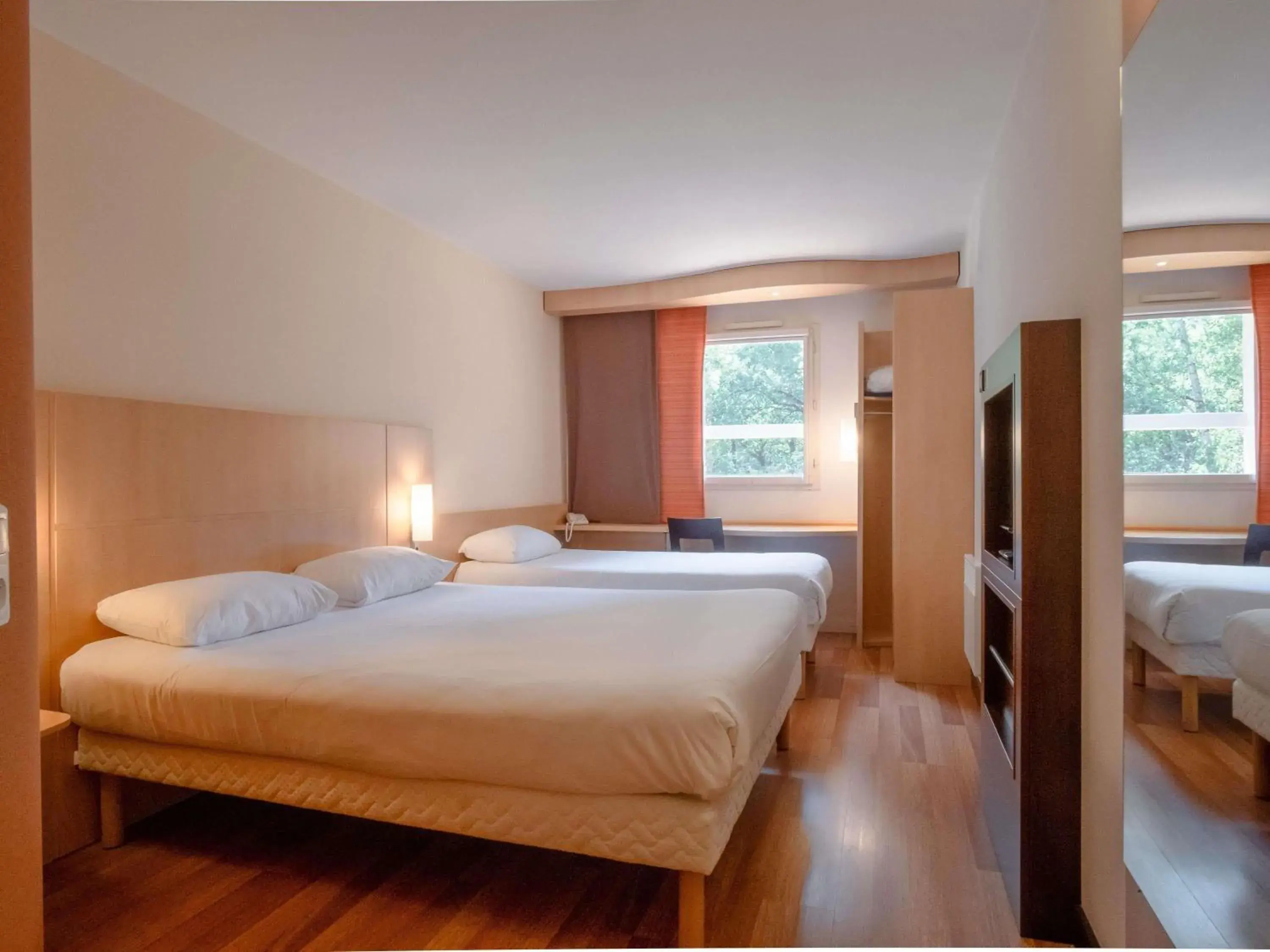 Bedroom, Bed in ibis Montauban Bedroom, Bed in ibis Montauban