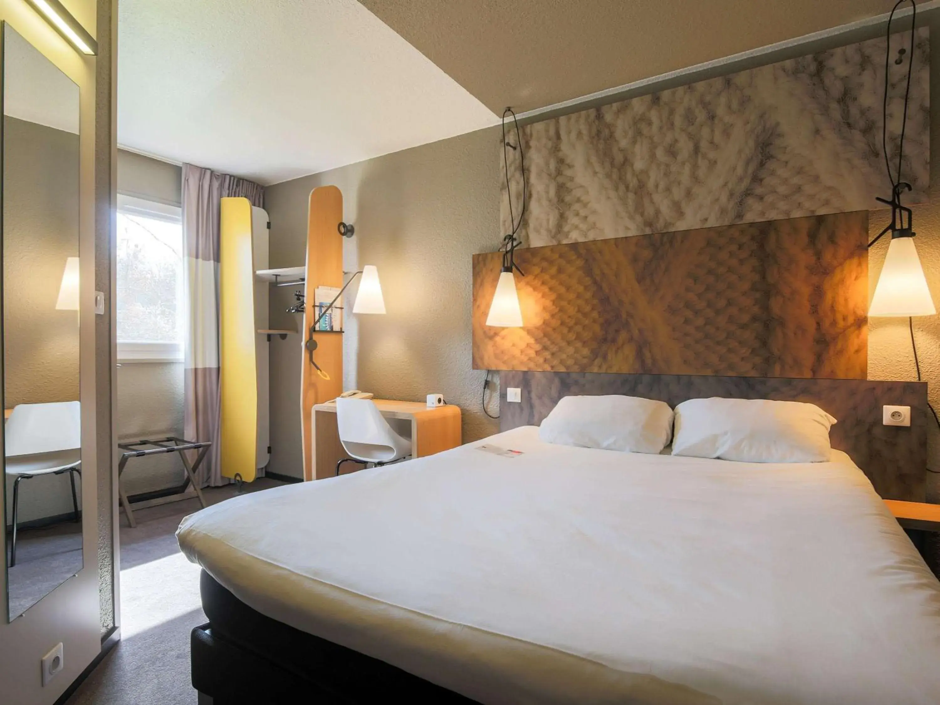 Bedroom, Bed in ibis Montauban Bedroom, Bed in ibis Montauban