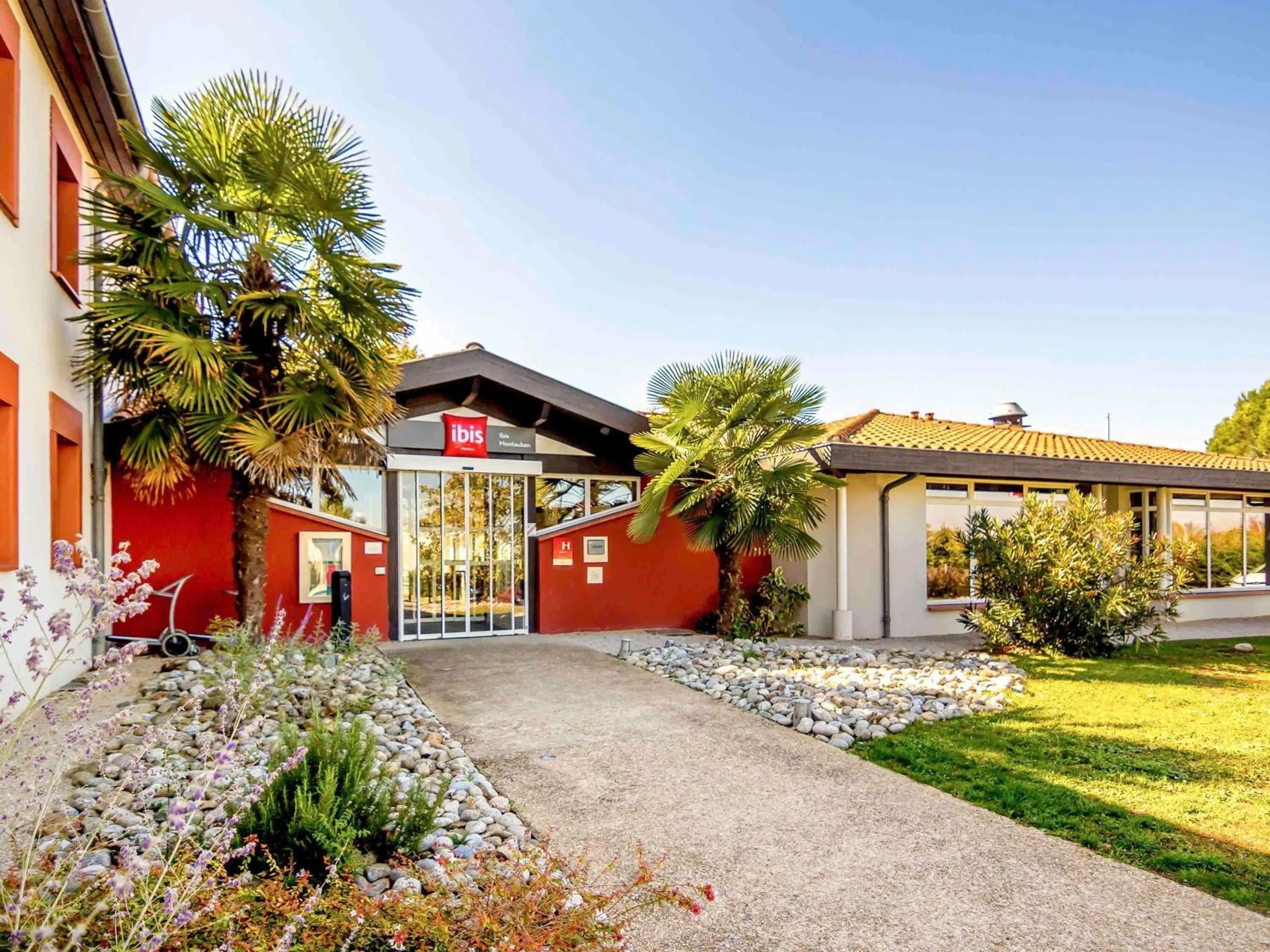 Property building in ibis Montauban