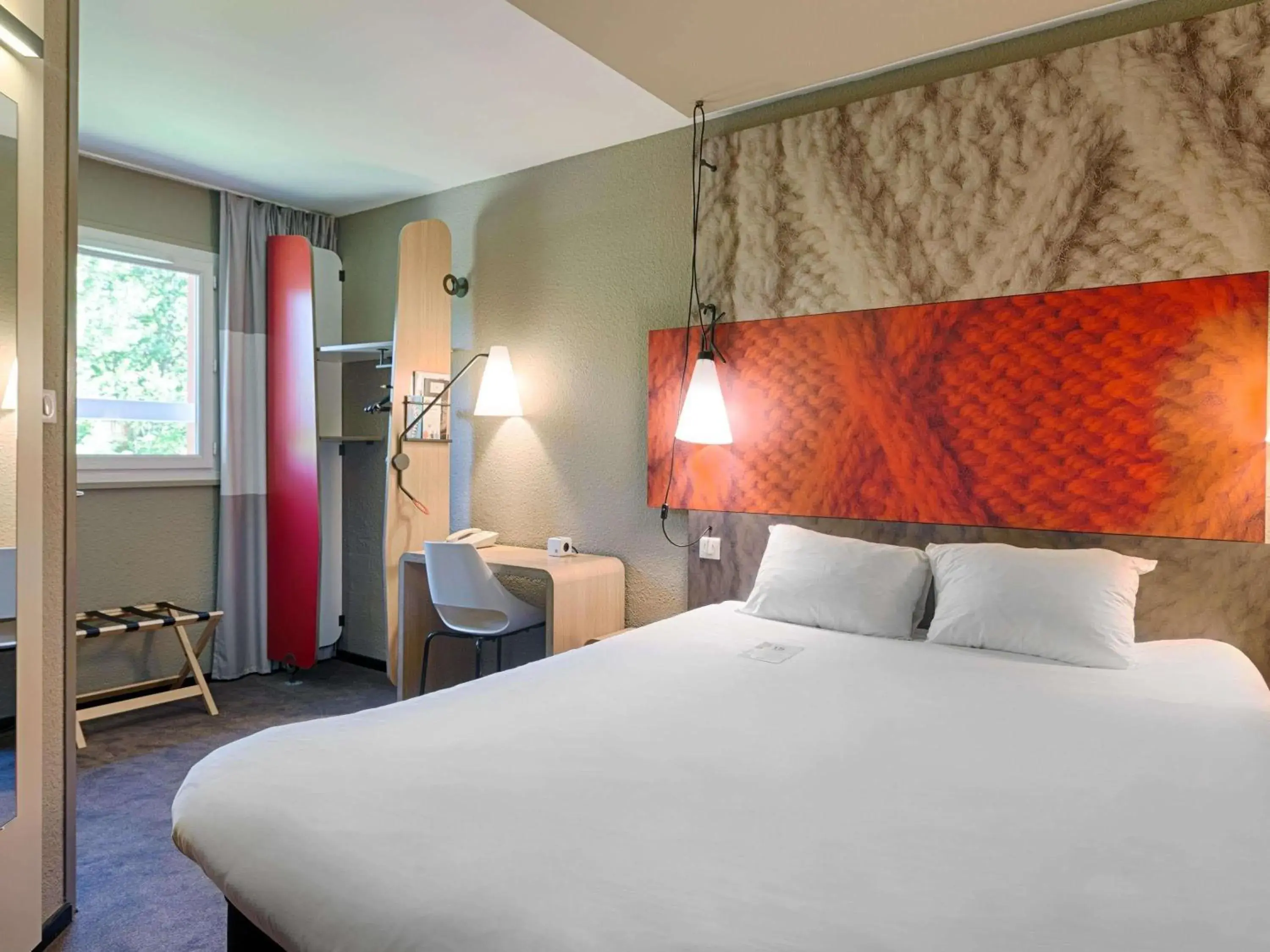 Property building, Bed in ibis Montauban Property building, Bed in ibis Montauban