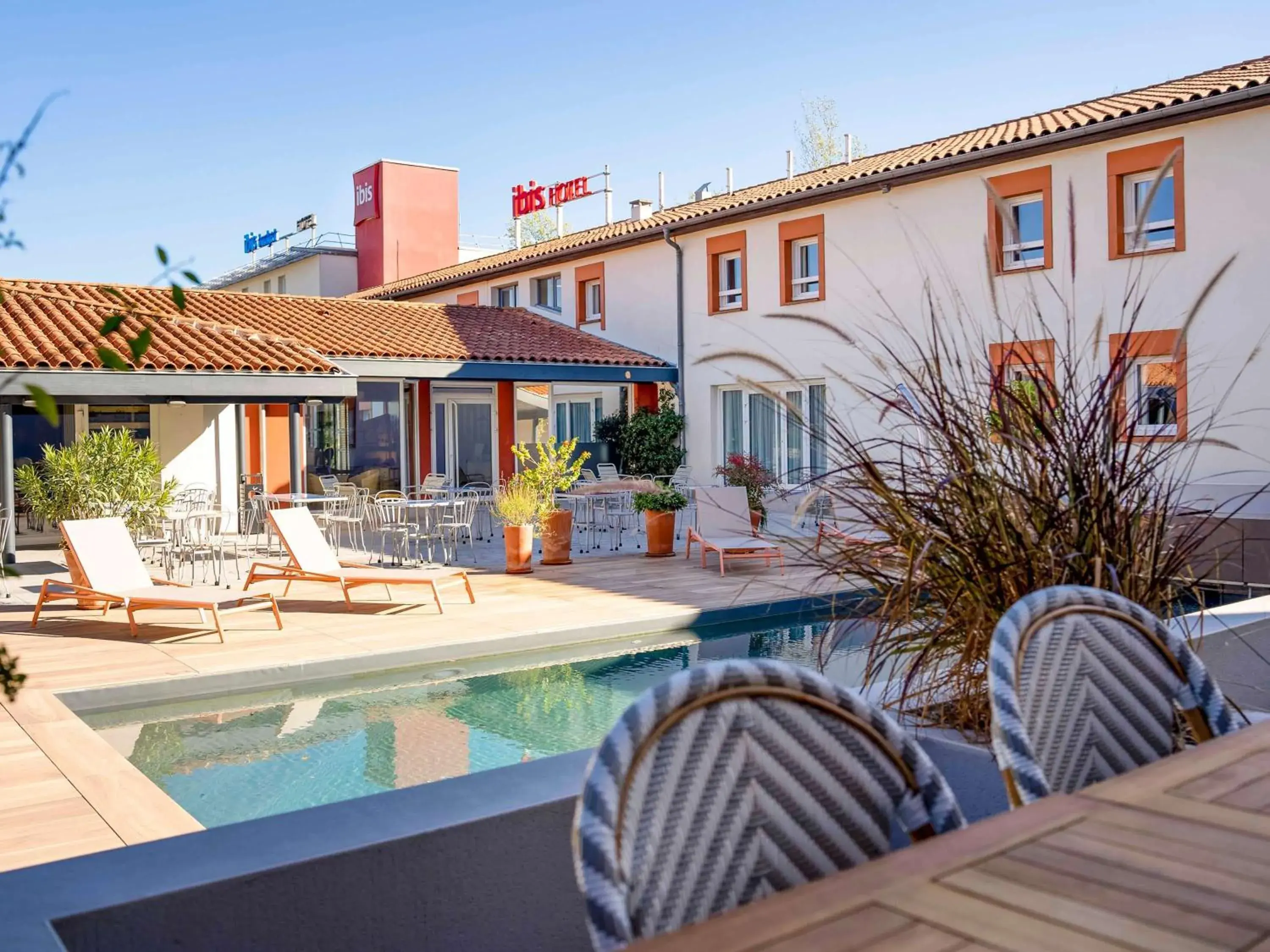 Pool view in ibis Montauban Pool view in ibis Montauban