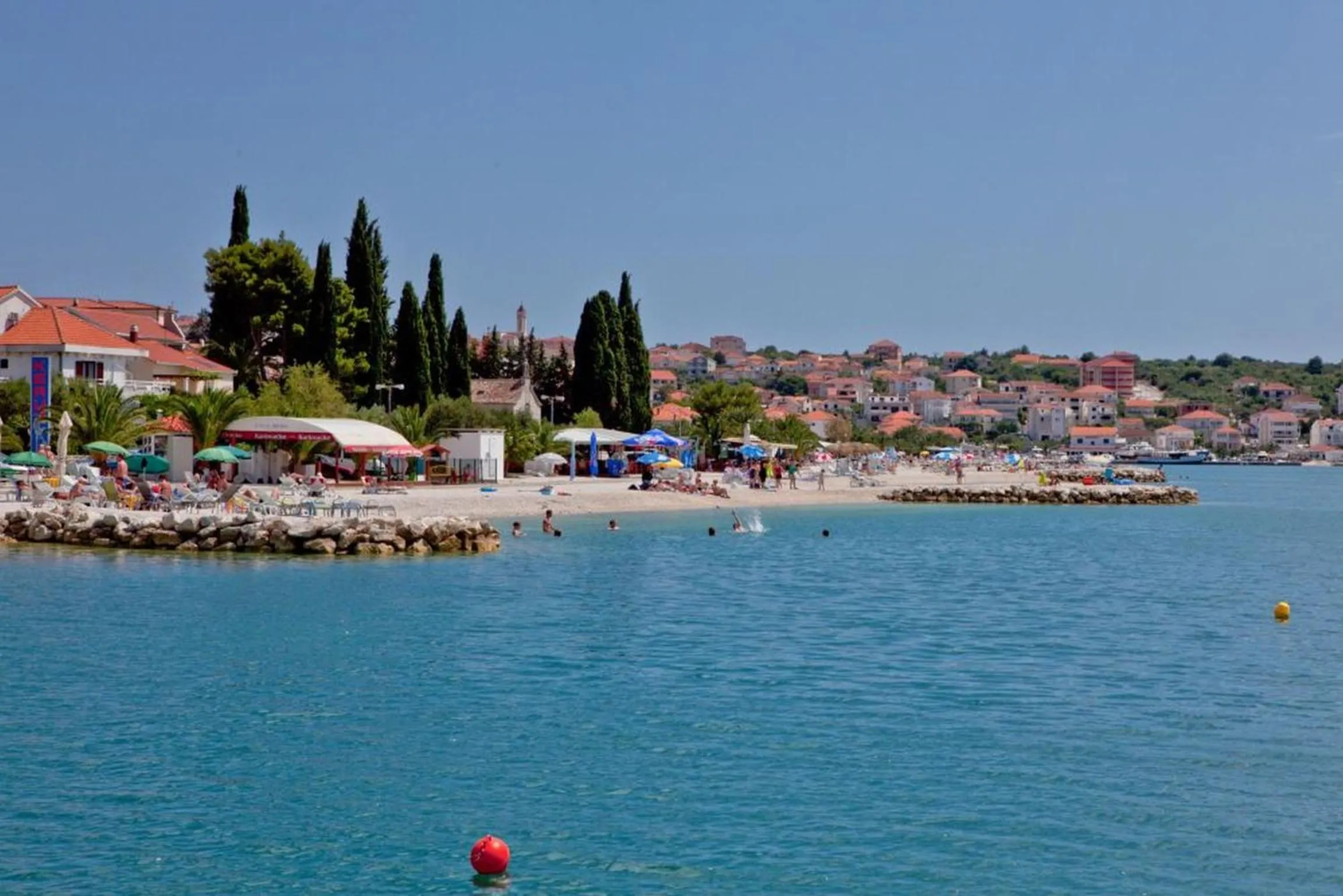 Beach in Apartments Doris