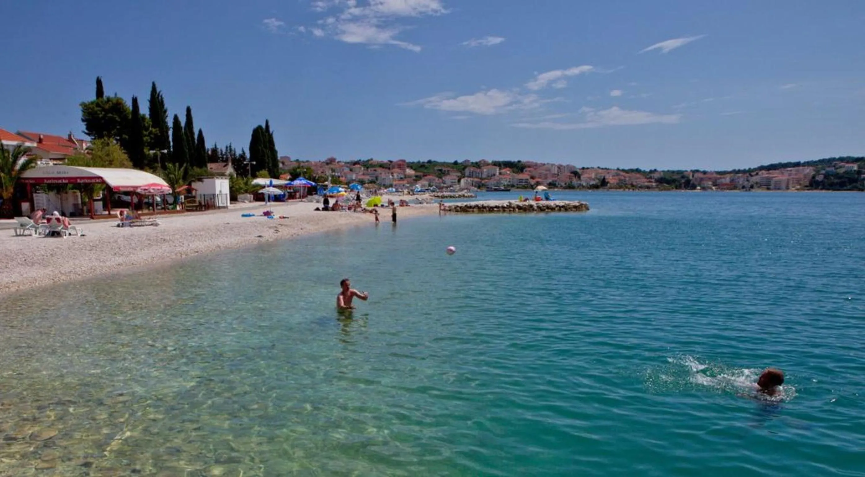 Beach in Apartments Doris