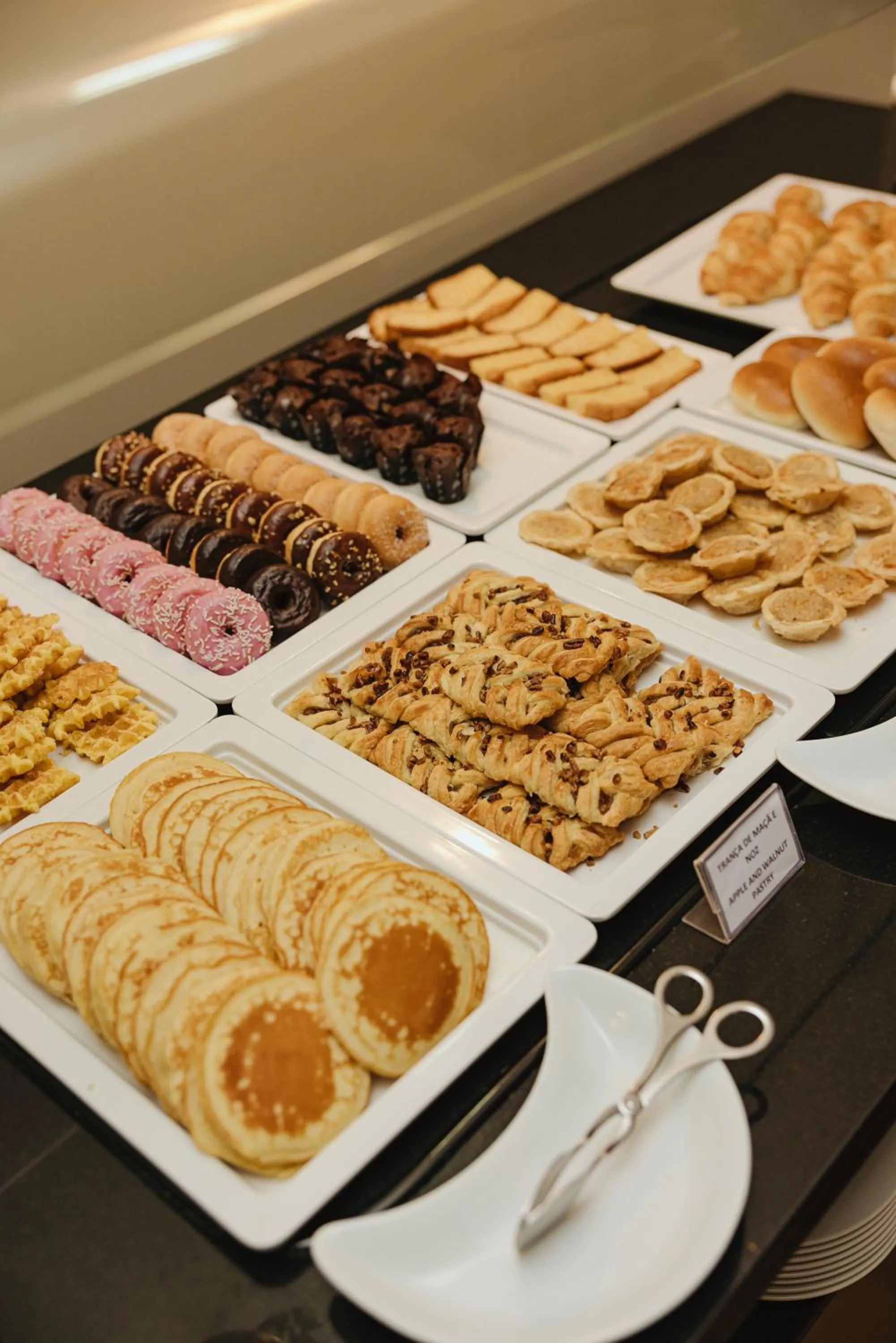 Buffet breakfast in M'AR De AR Aqueduto