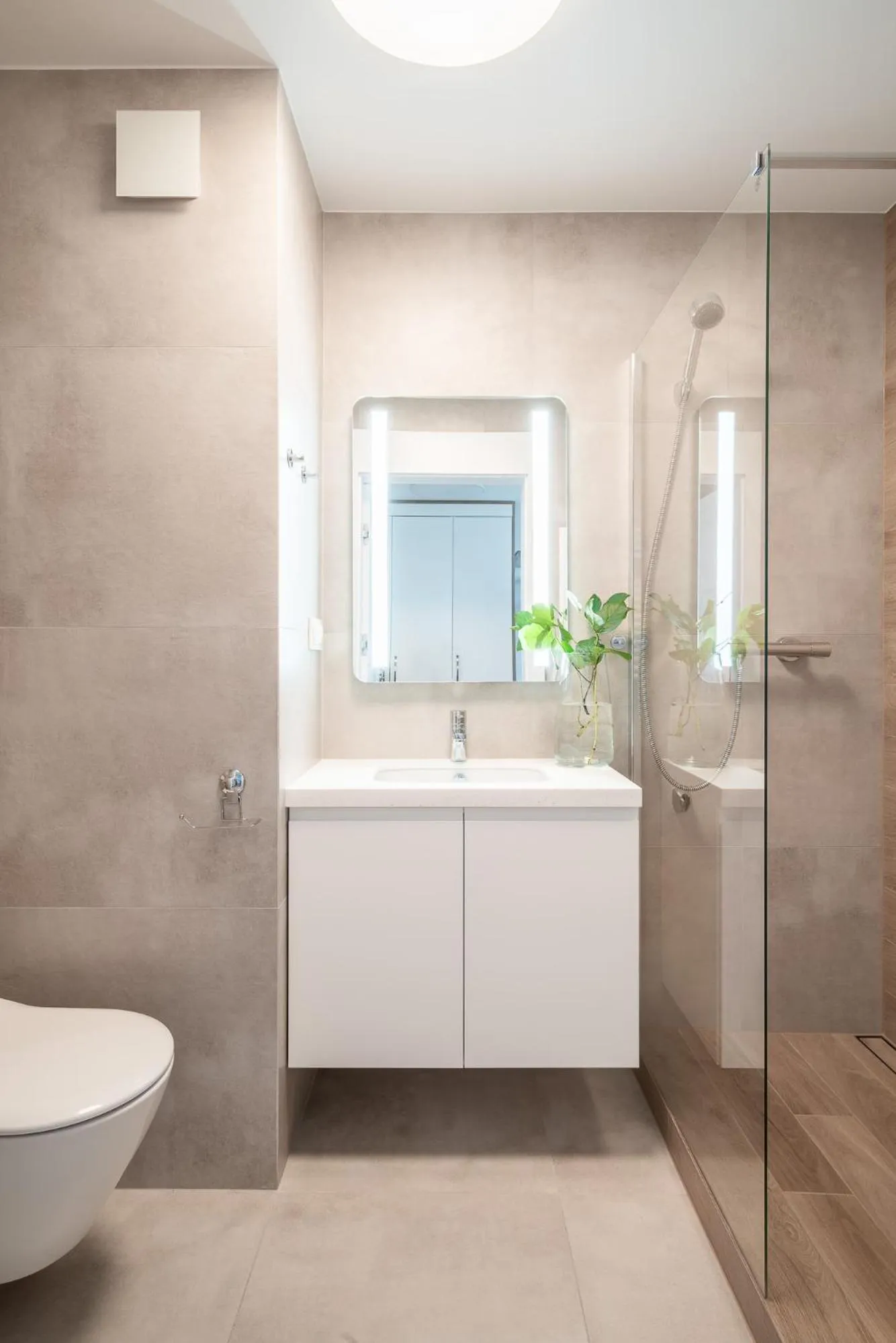 Shower in Absyntapart - Bulwar Staromiejski