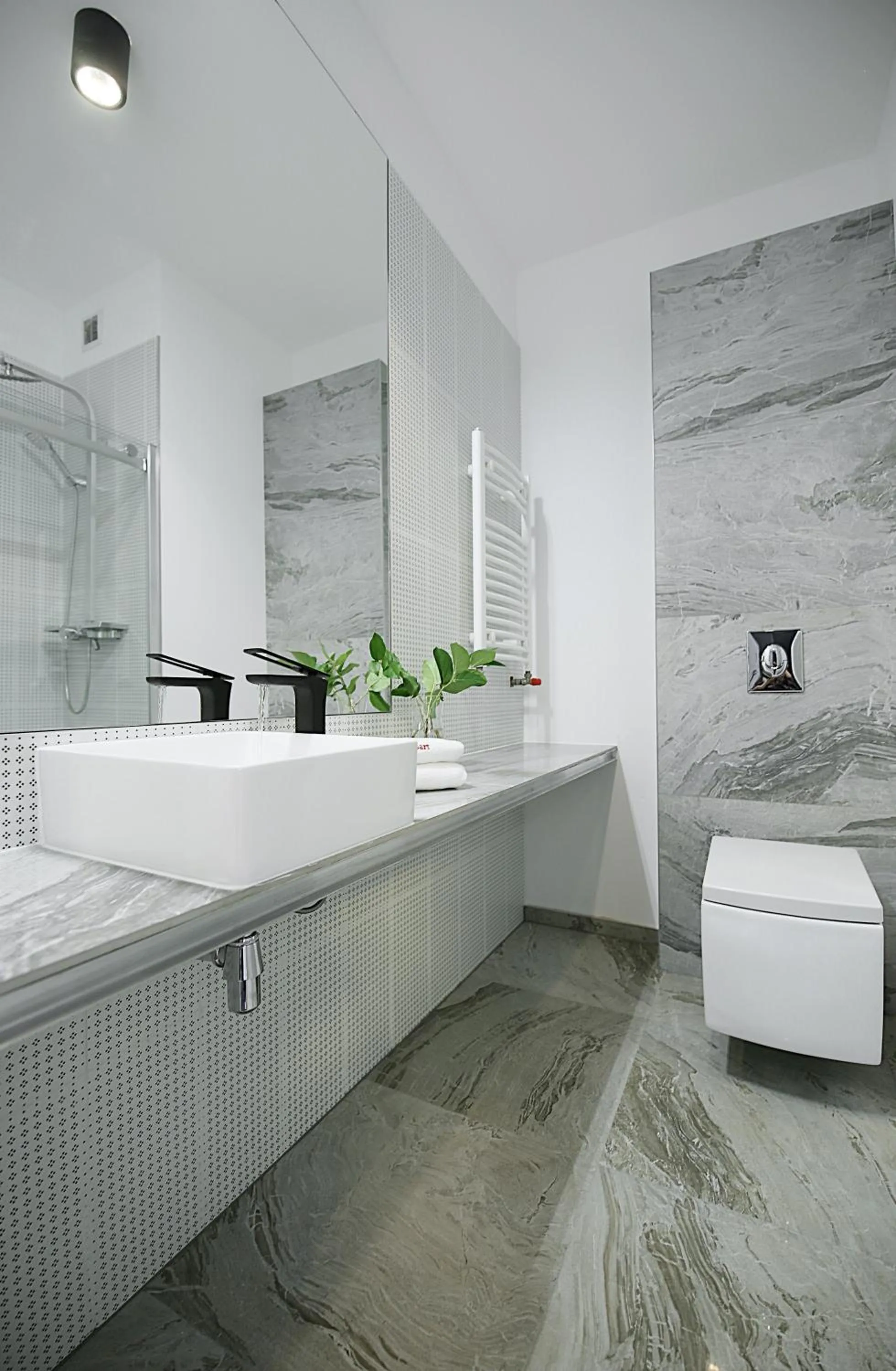 Shower in Absyntapart - Bulwar Staromiejski