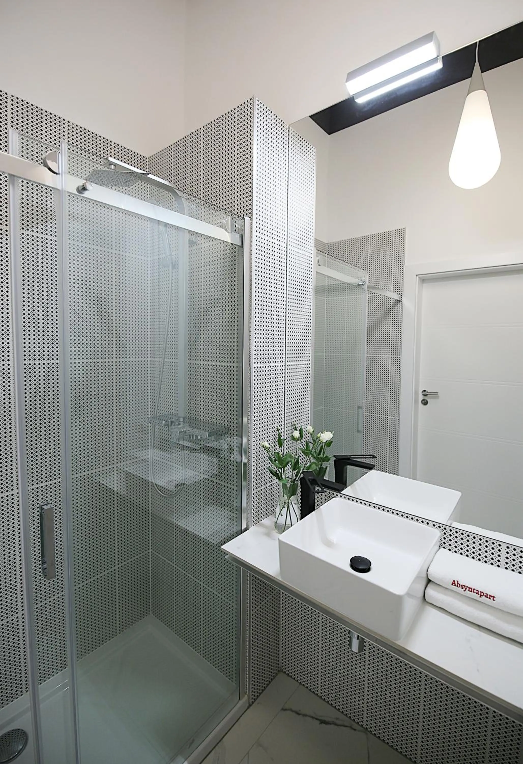 Shower in Absyntapart - Bulwar Staromiejski