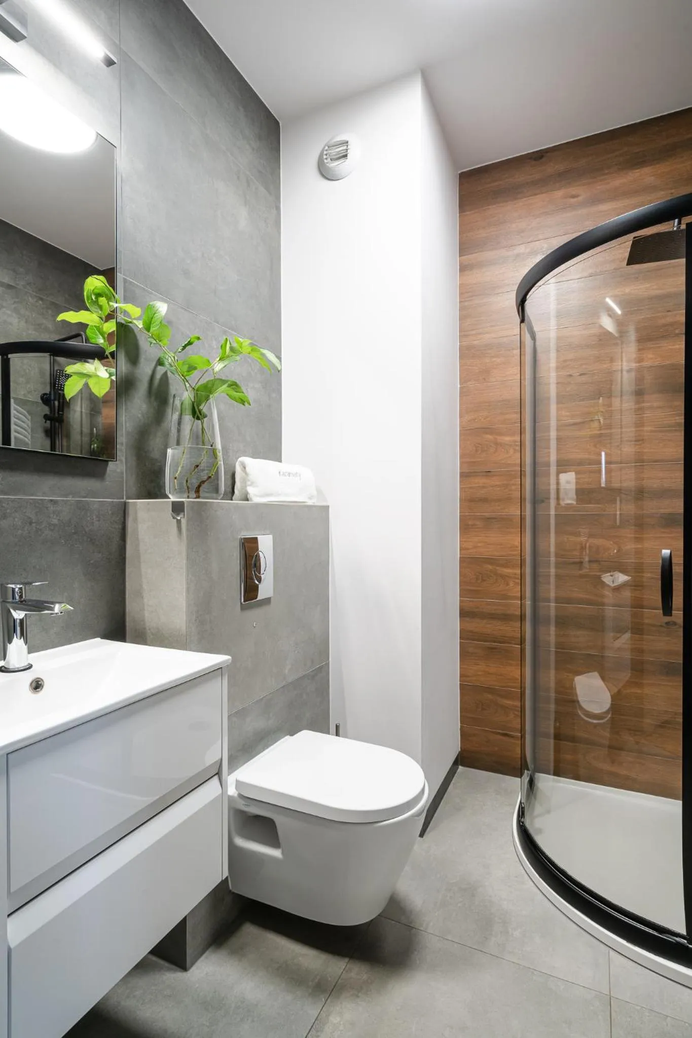 Shower in Absyntapart - Bulwar Staromiejski