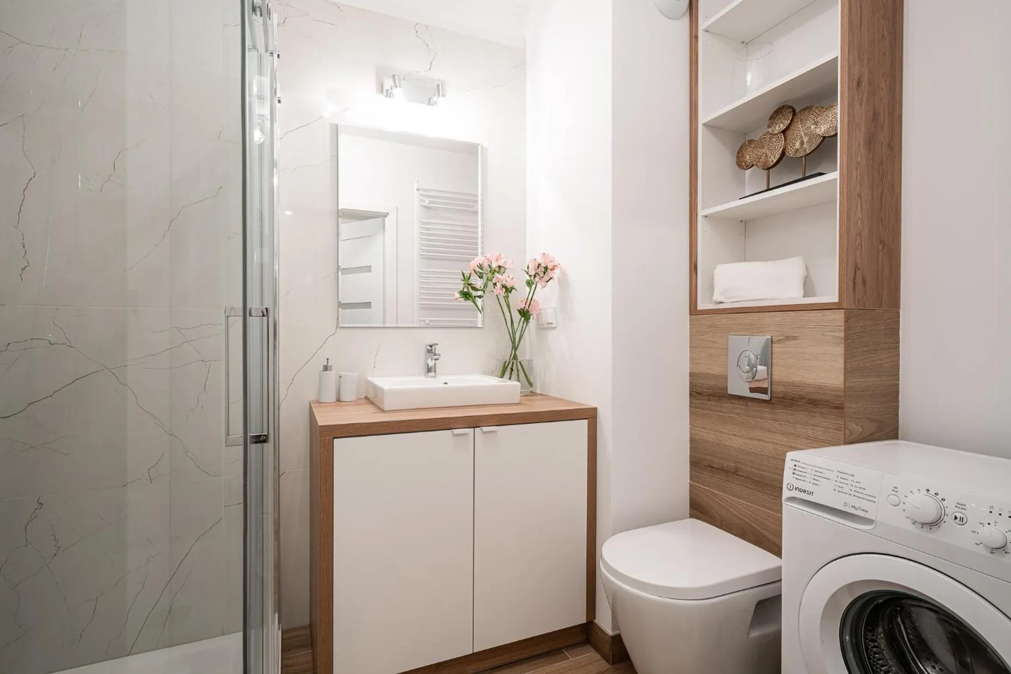 Shower in Absyntapart - Bulwar Staromiejski