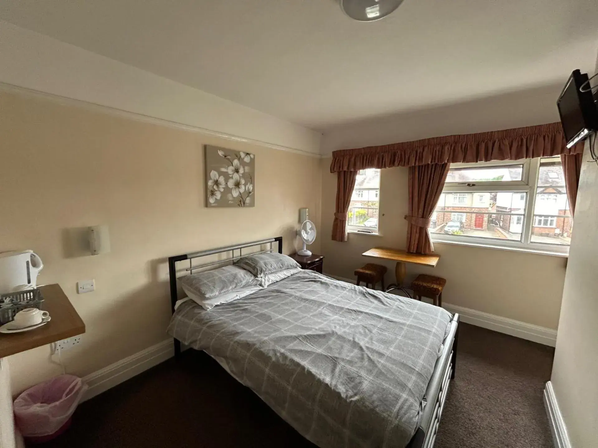 Budget Double Room in Blue Boar Inn Budget Double Room in Blue Boar Inn