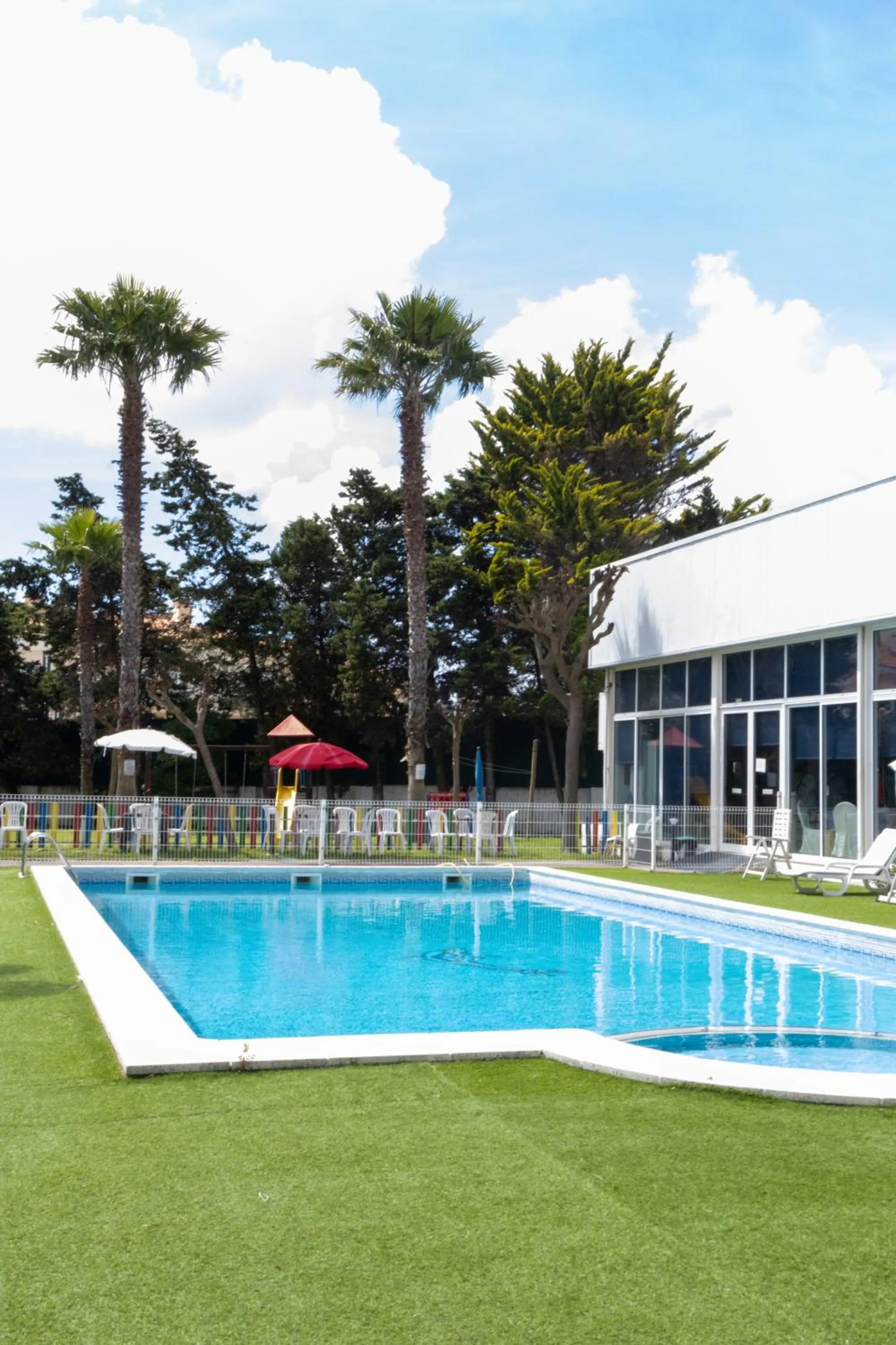 Swimming pool in Hotel Caldas Internacional