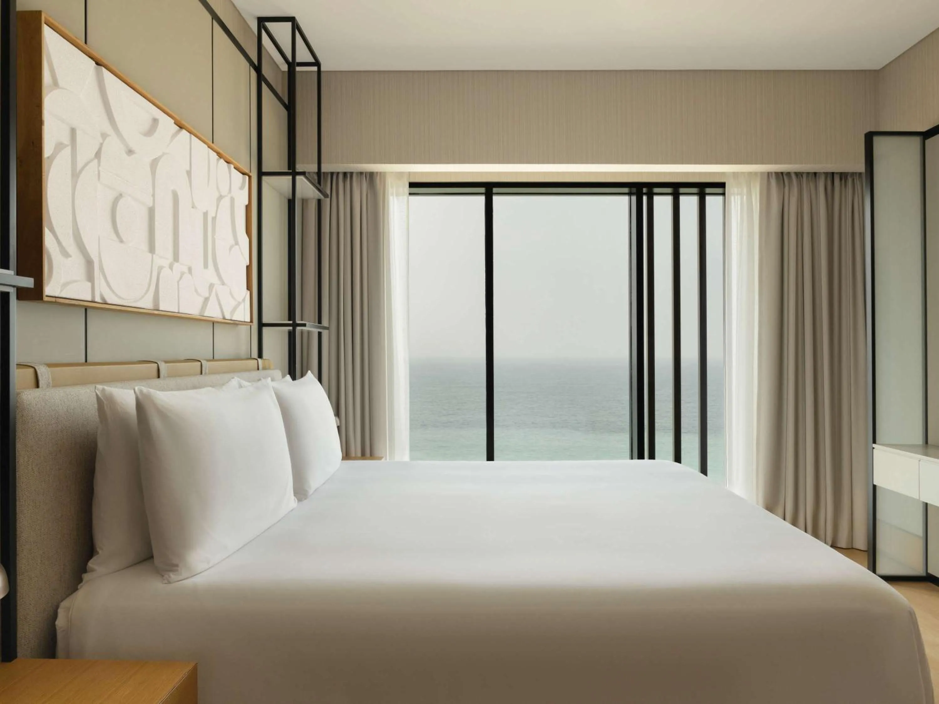 Bedroom, Bed in Caesars Palace Dubai