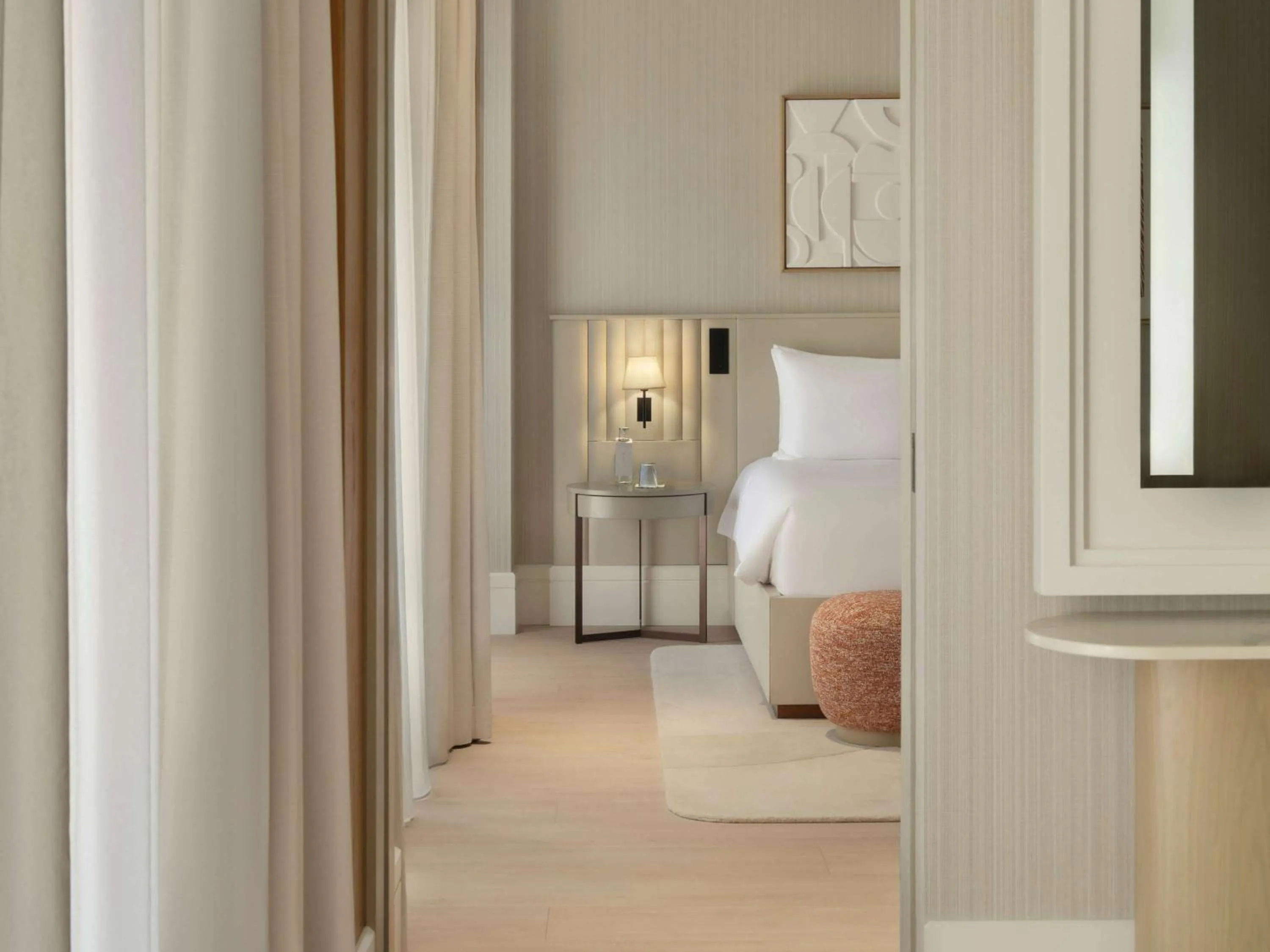 Bedroom, Bed in Caesars Palace Dubai