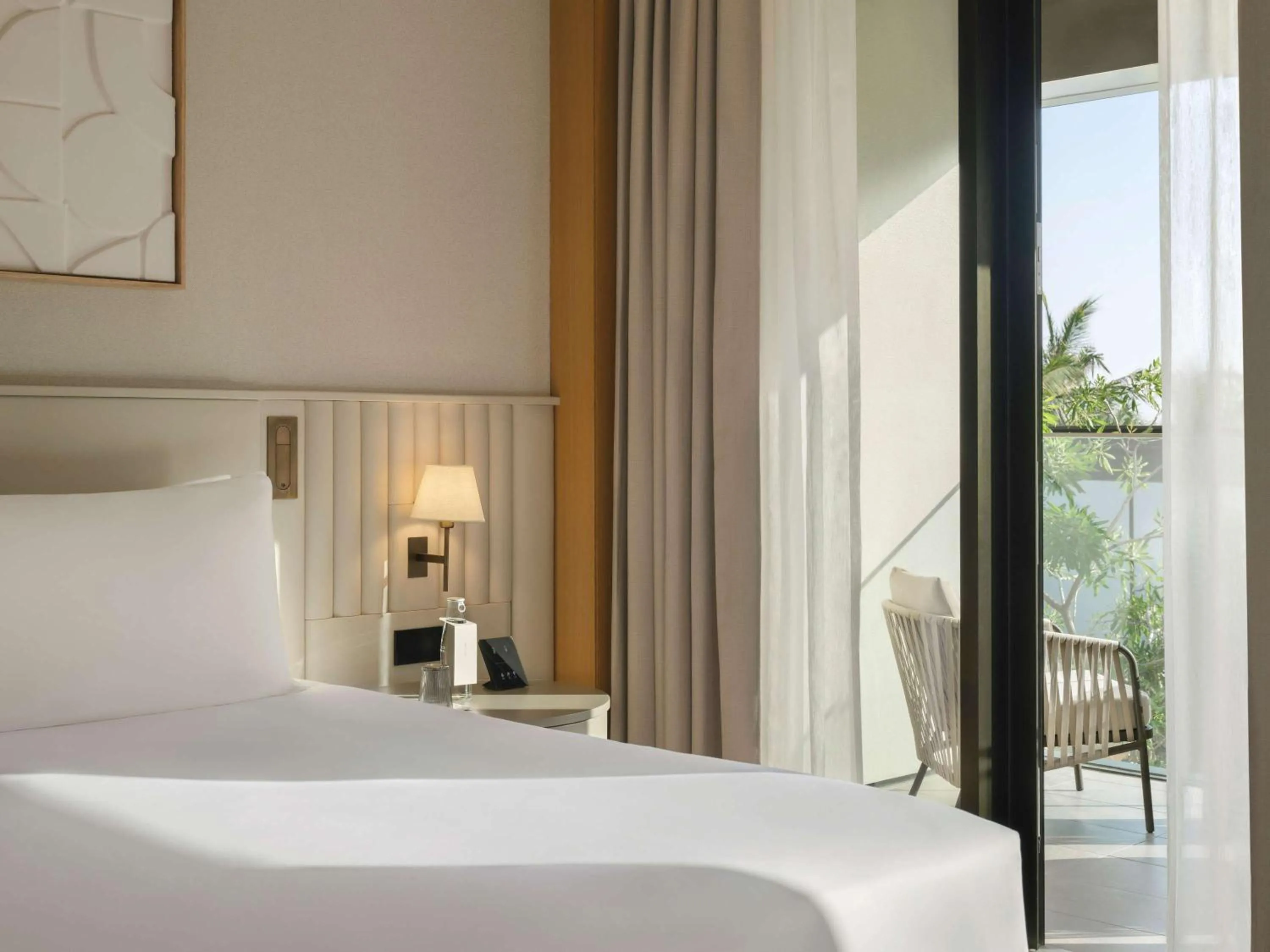 Bedroom, Bed in Caesars Palace Dubai